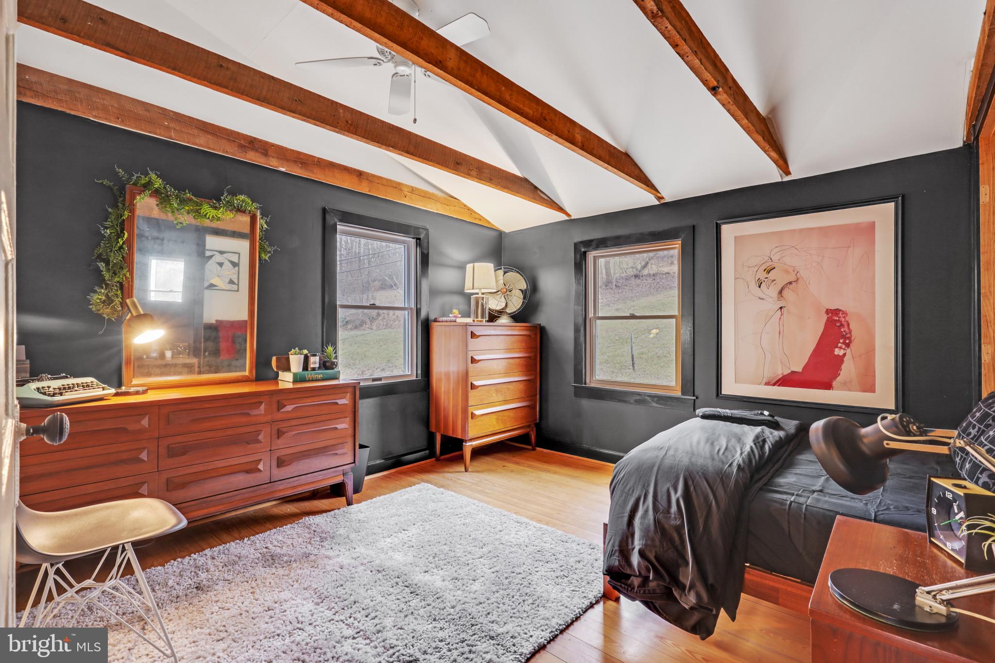 WHITE HALL - Residential