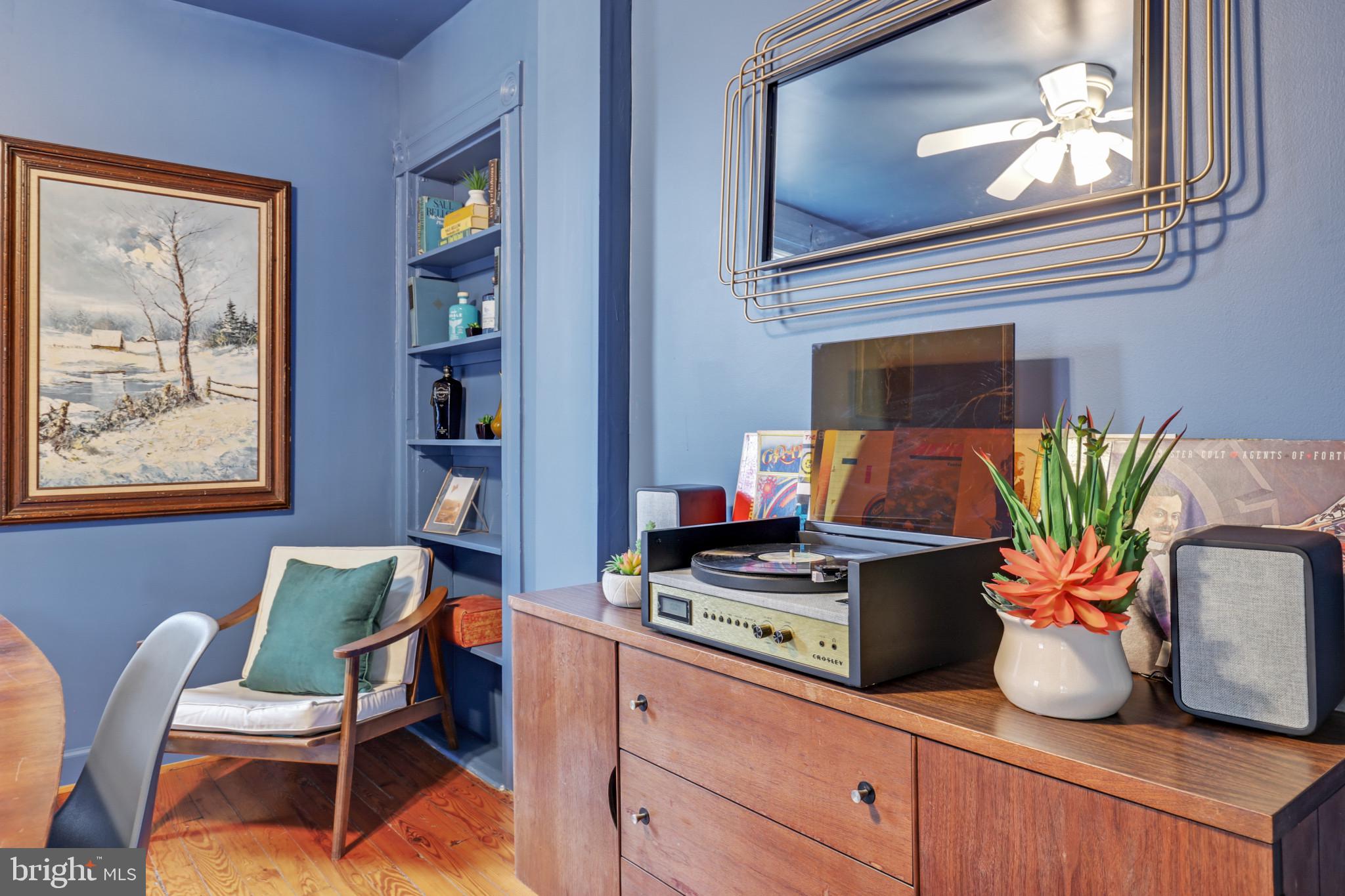 WHITE HALL - Residential