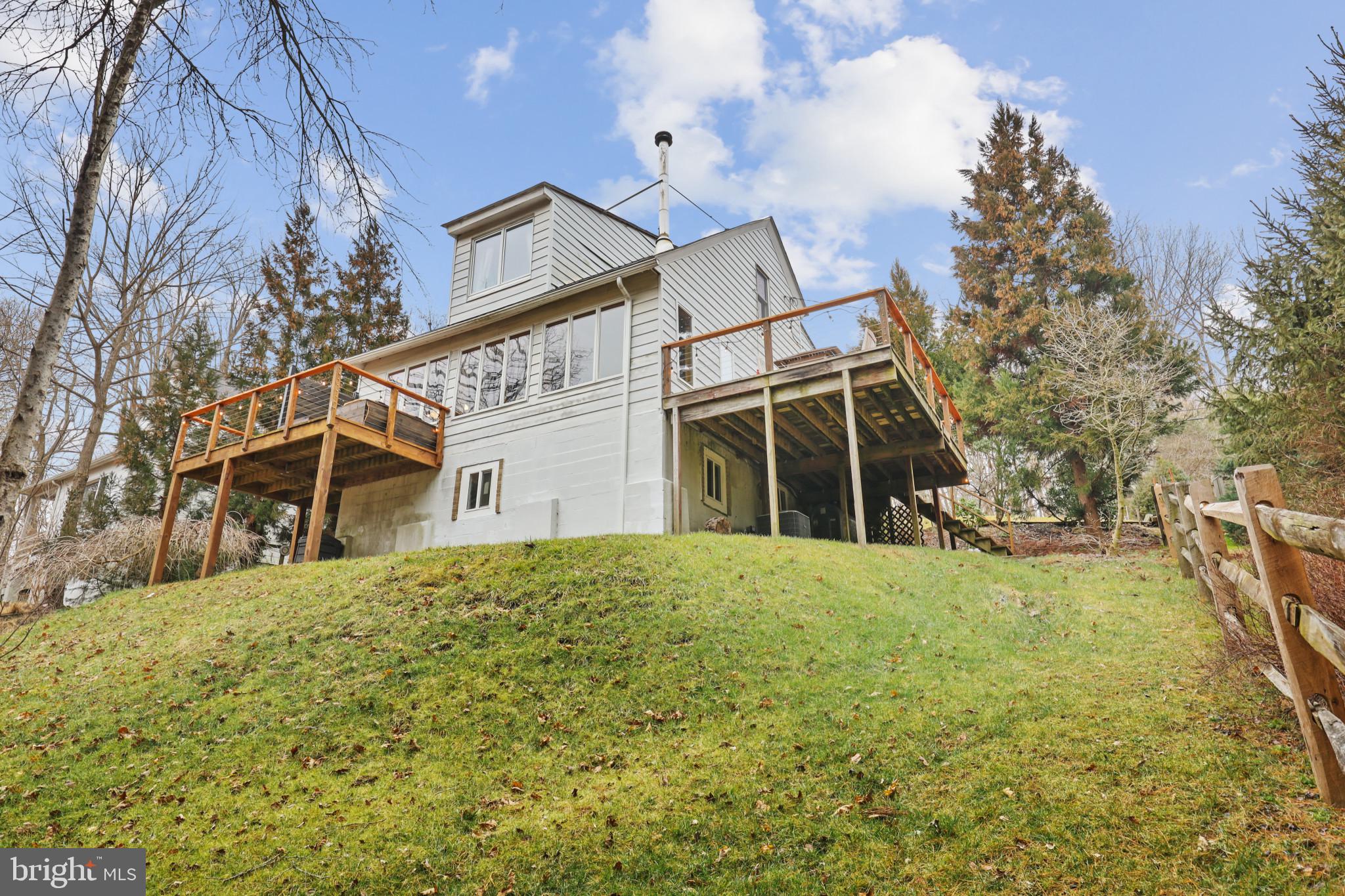 WHITE HALL - Residential