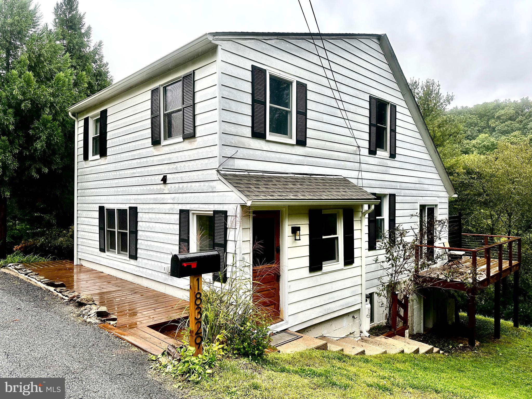 WHITE HALL - Residential