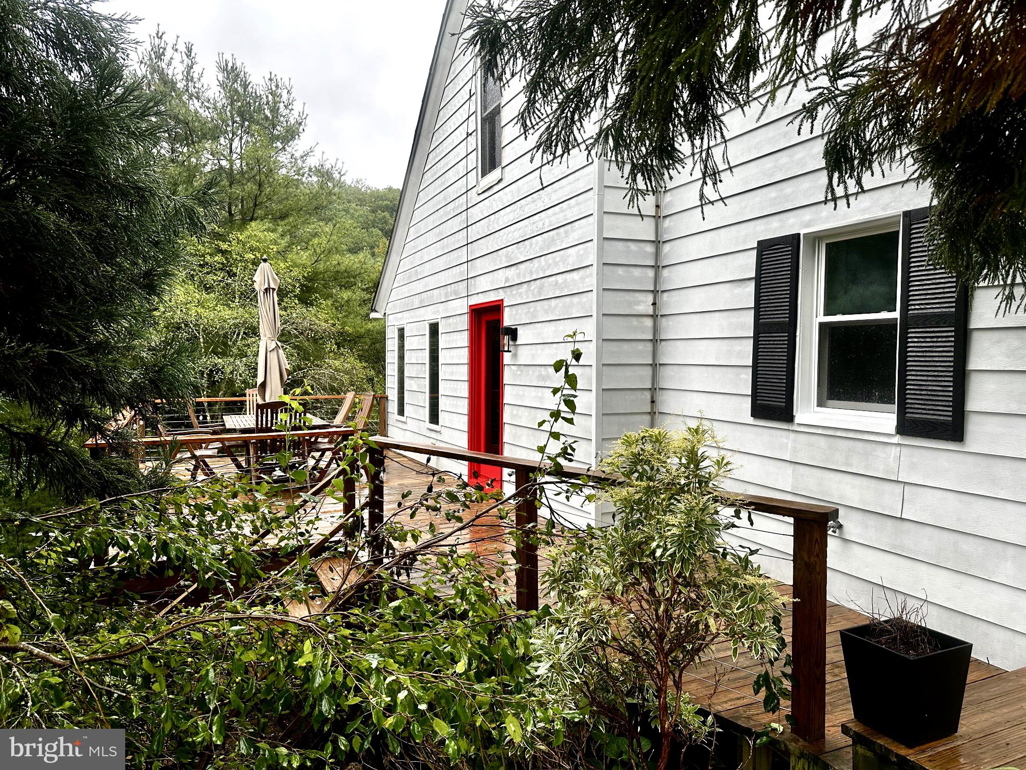 WHITE HALL - Residential