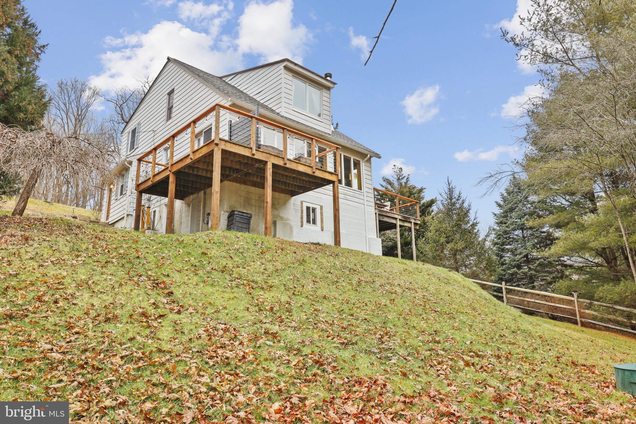 WHITE HALL - Residential