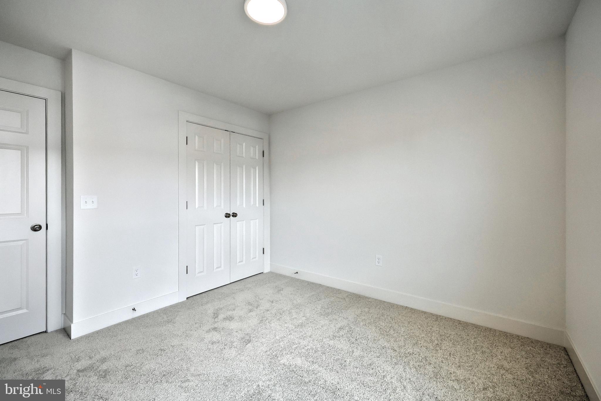 MADISON COURT - Residential