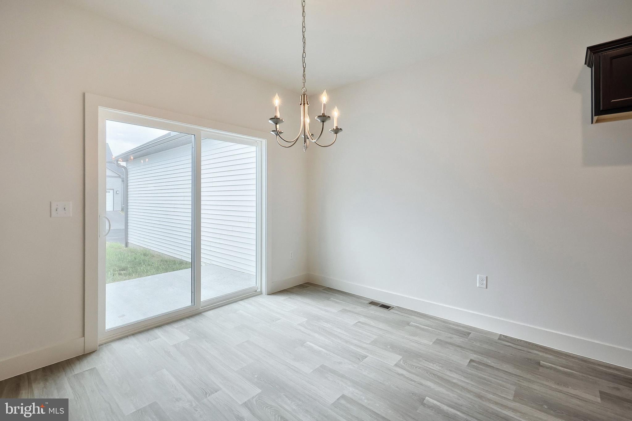 MADISON COURT - Residential