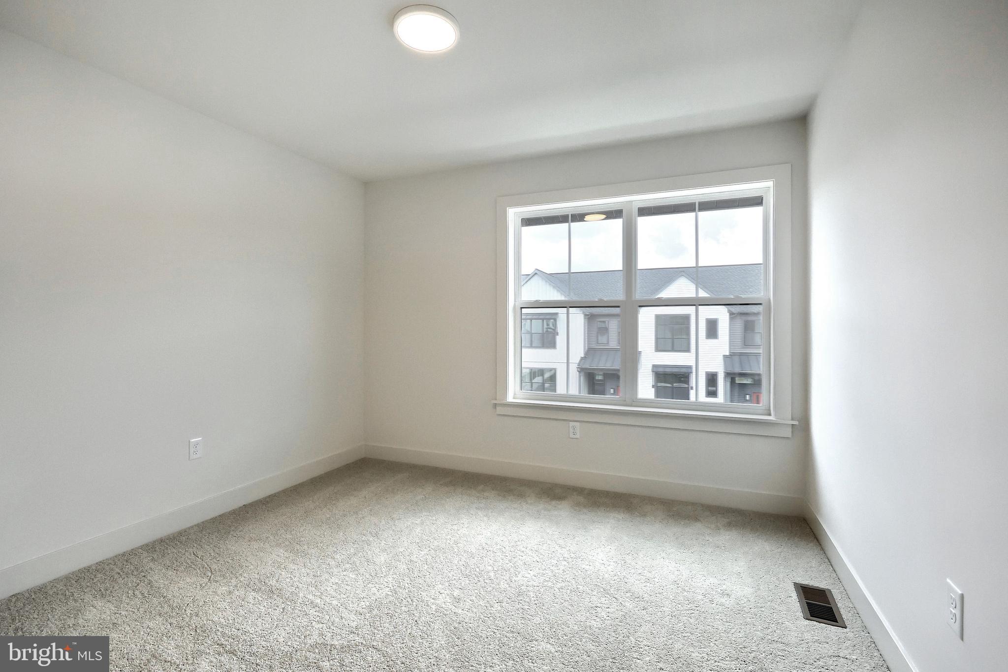 MADISON COURT - Residential