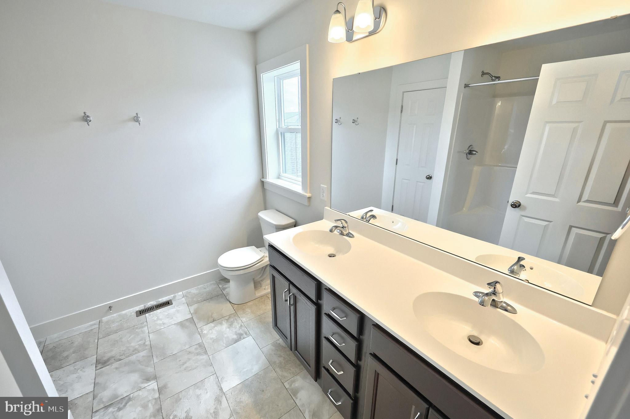 MADISON COURT - Residential