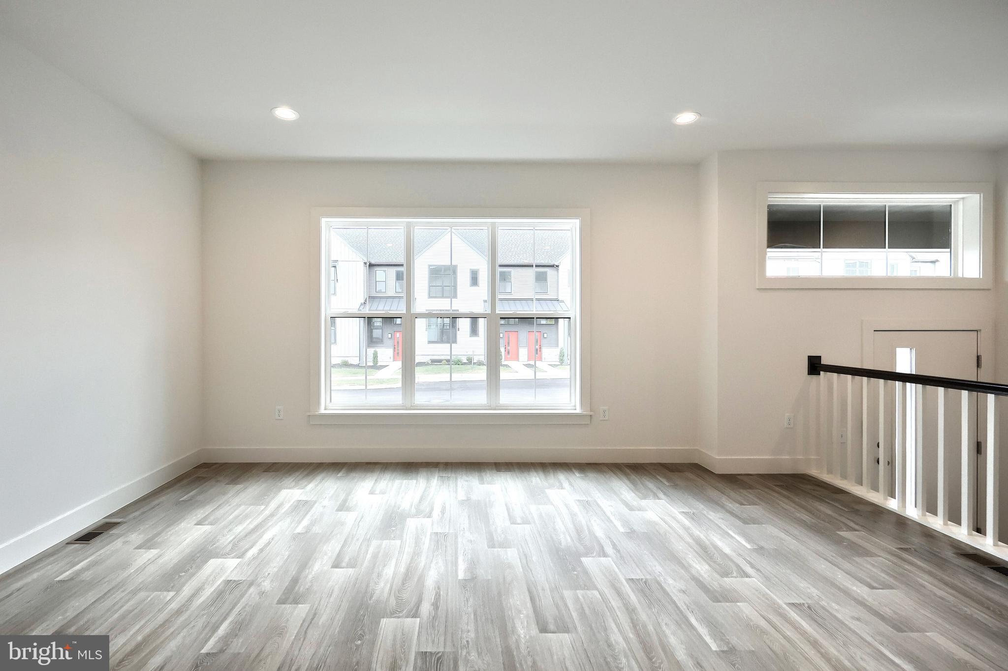 MADISON COURT - Residential