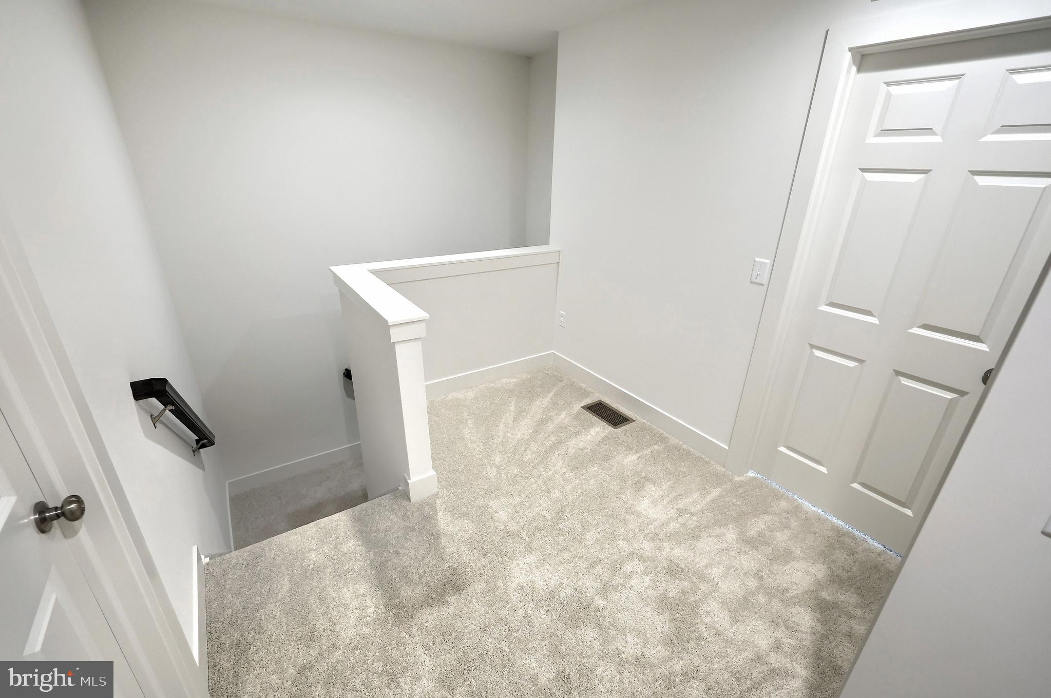 MADISON COURT - Residential