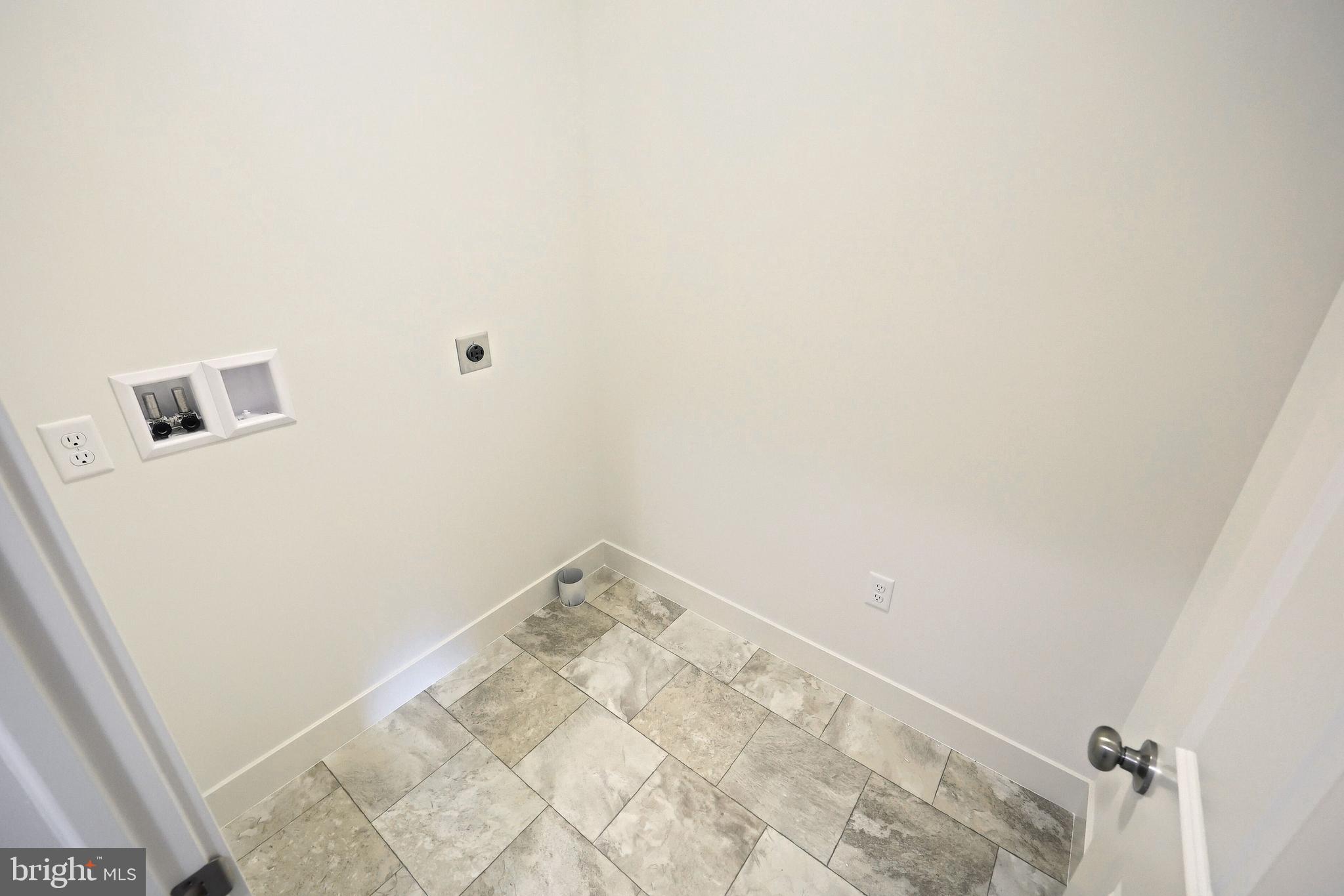 MADISON COURT - Residential