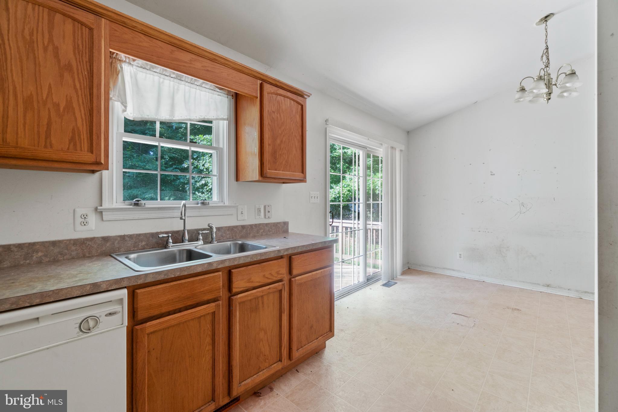 LAKE CAROLINE - Residential