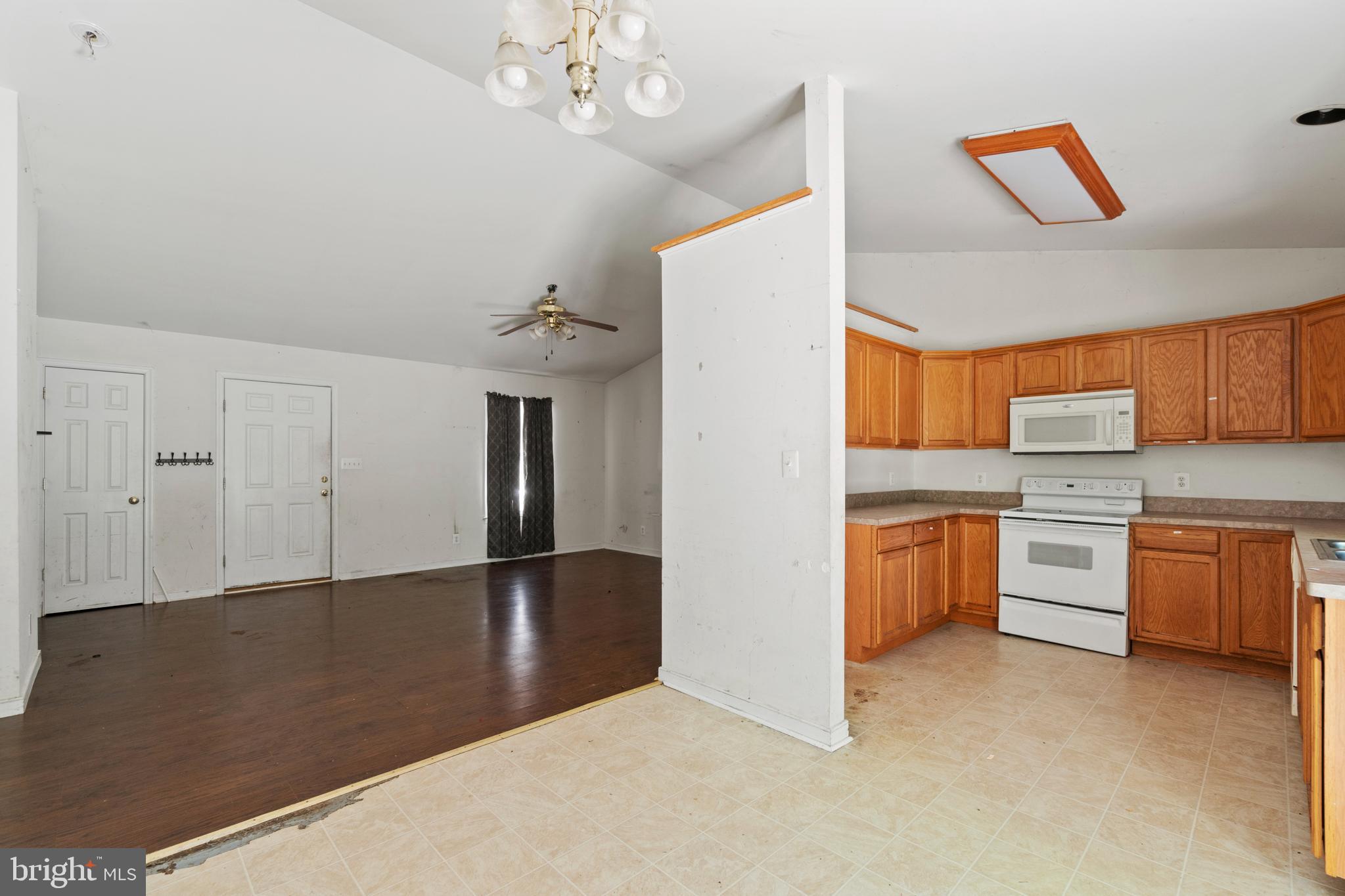 LAKE CAROLINE - Residential