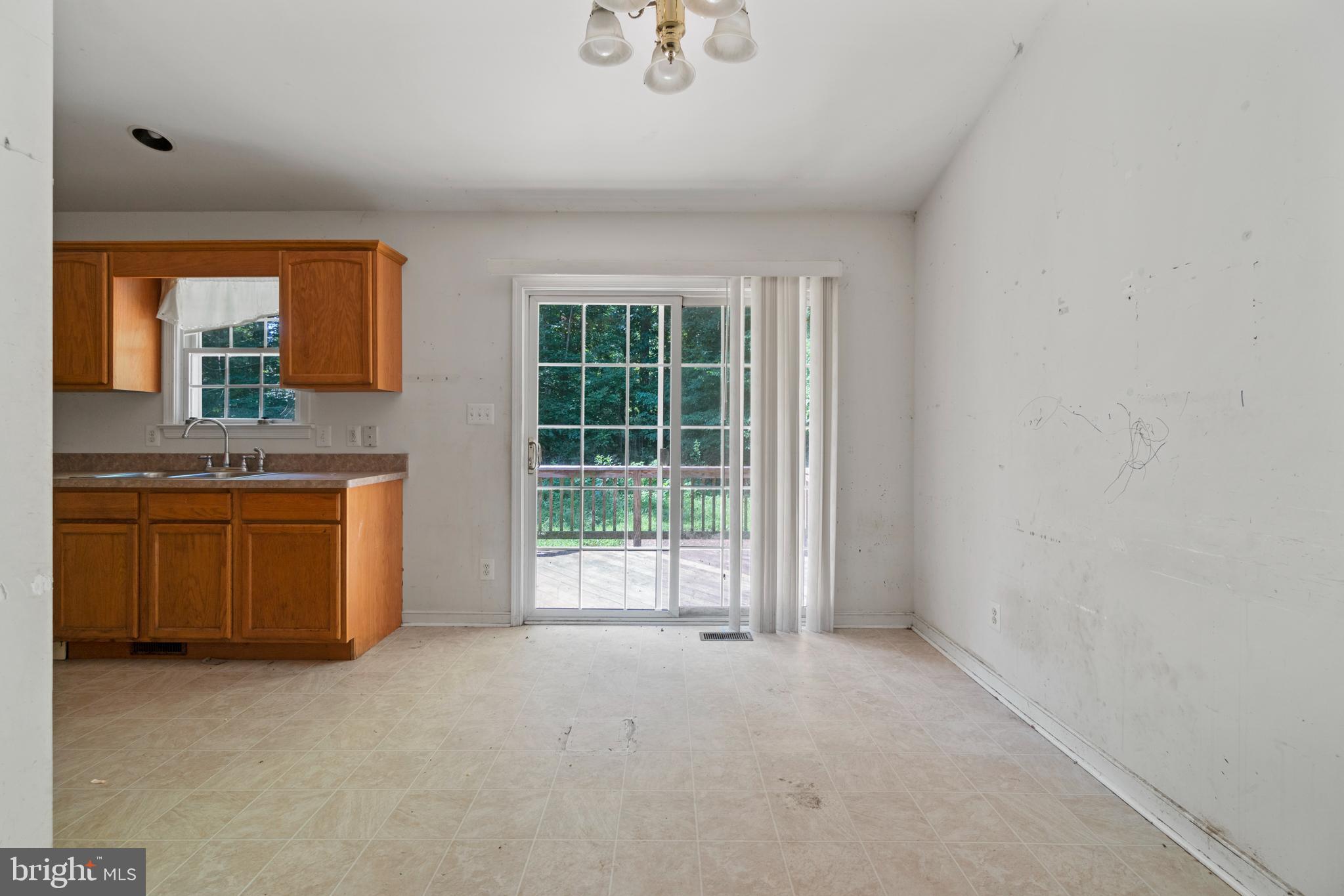 LAKE CAROLINE - Residential