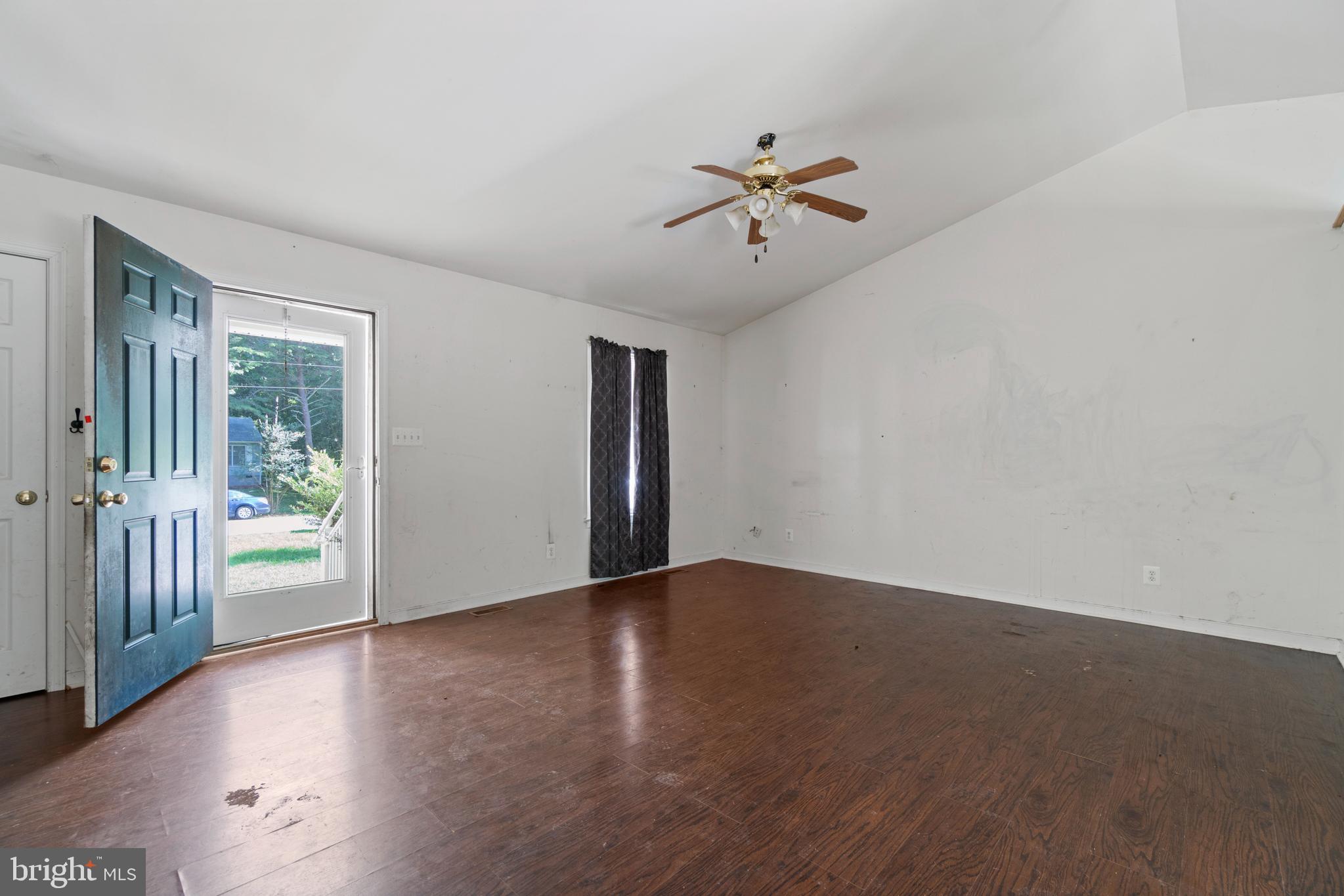 LAKE CAROLINE - Residential