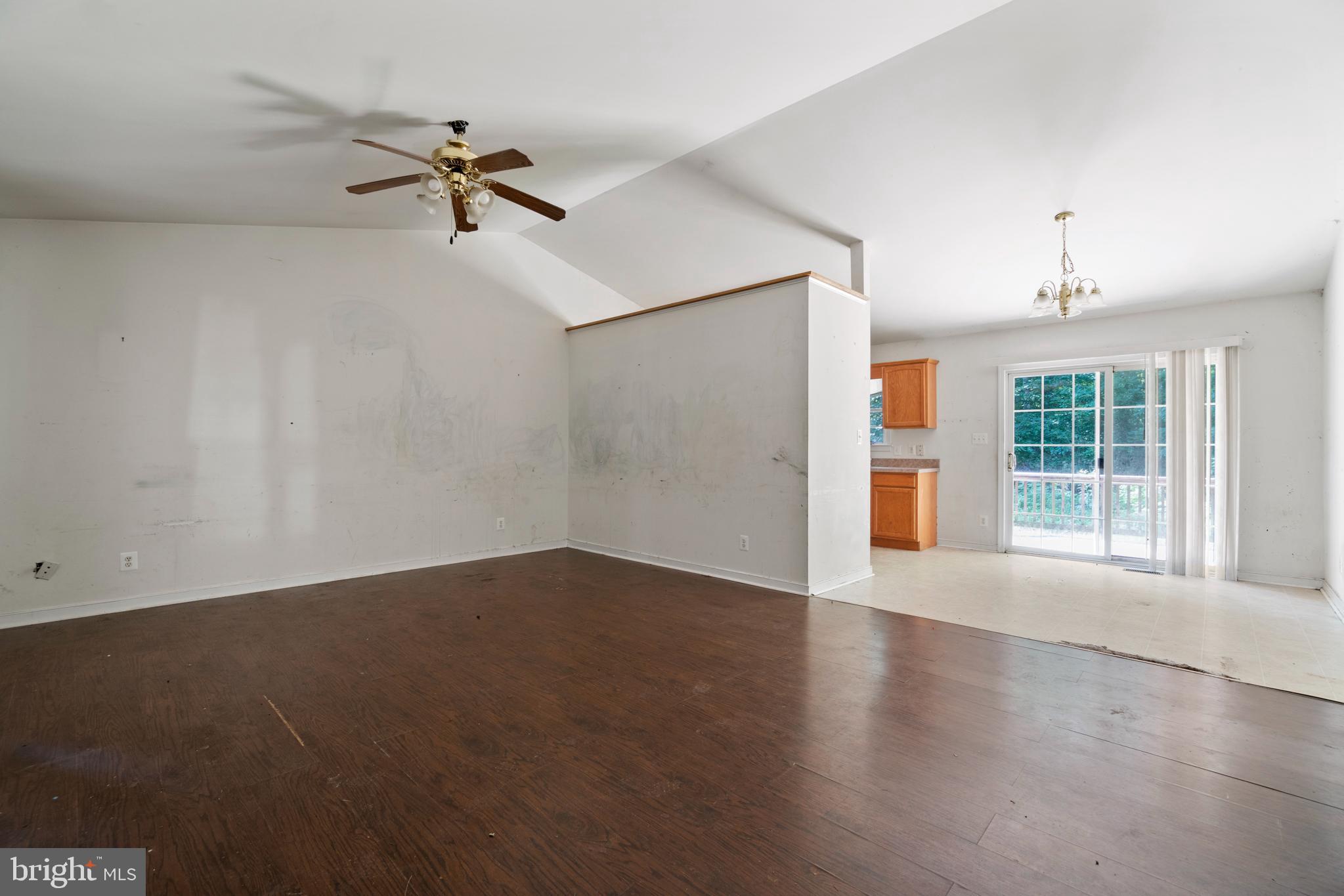 LAKE CAROLINE - Residential