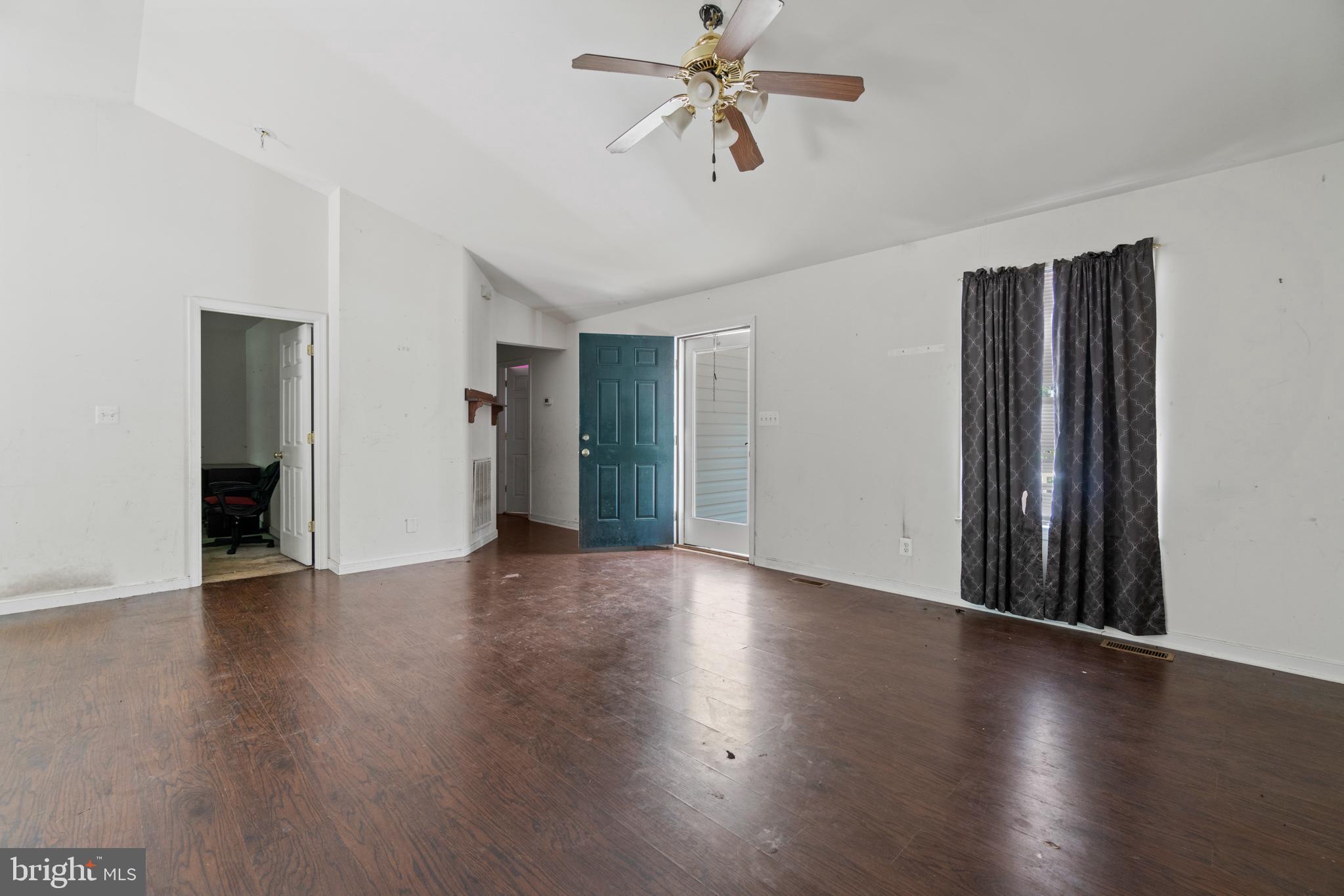 LAKE CAROLINE - Residential