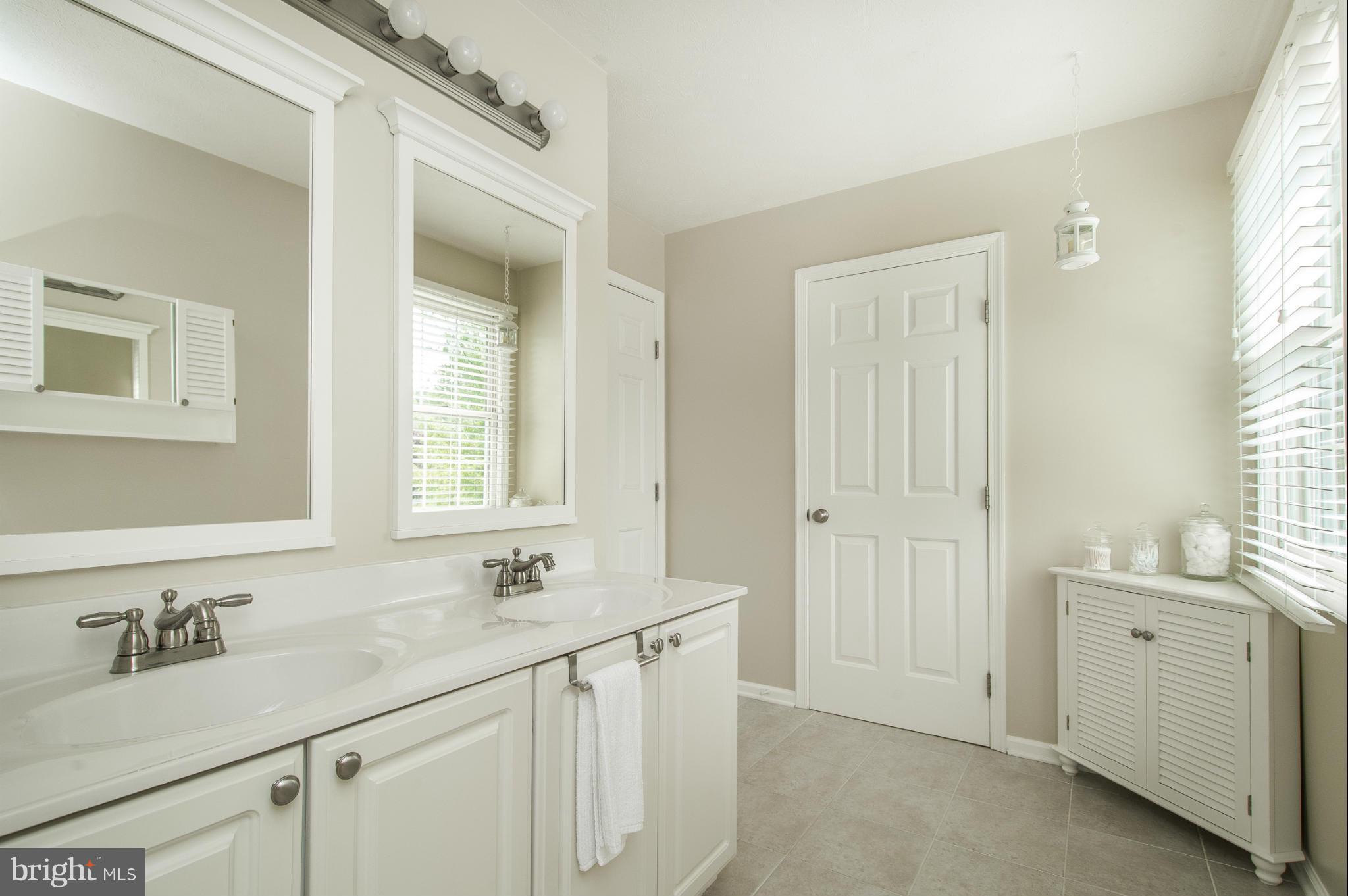 SARAWOODS - Residential