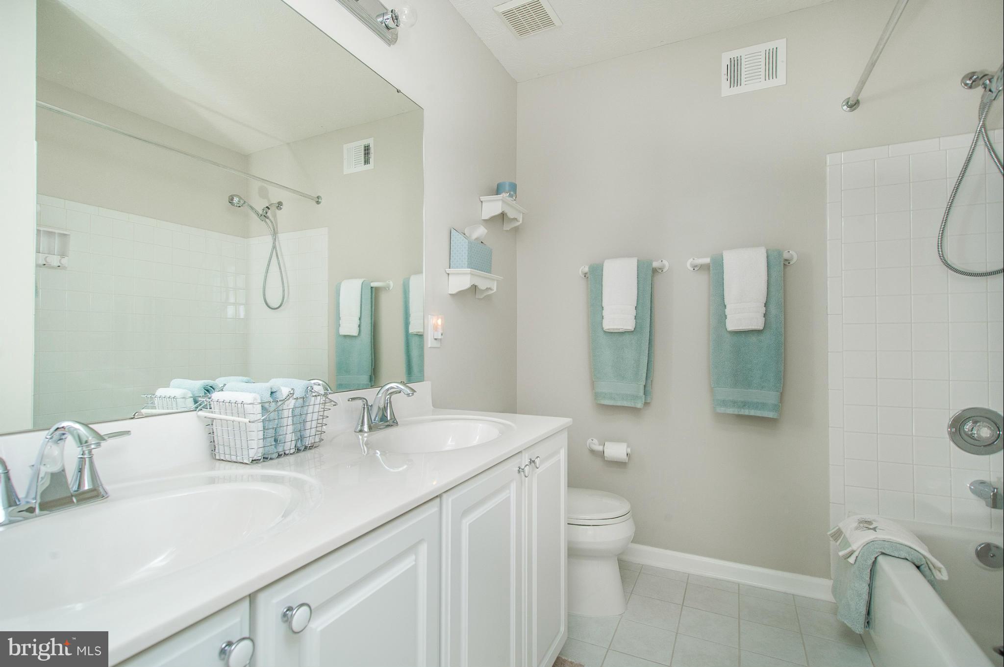 SARAWOODS - Residential