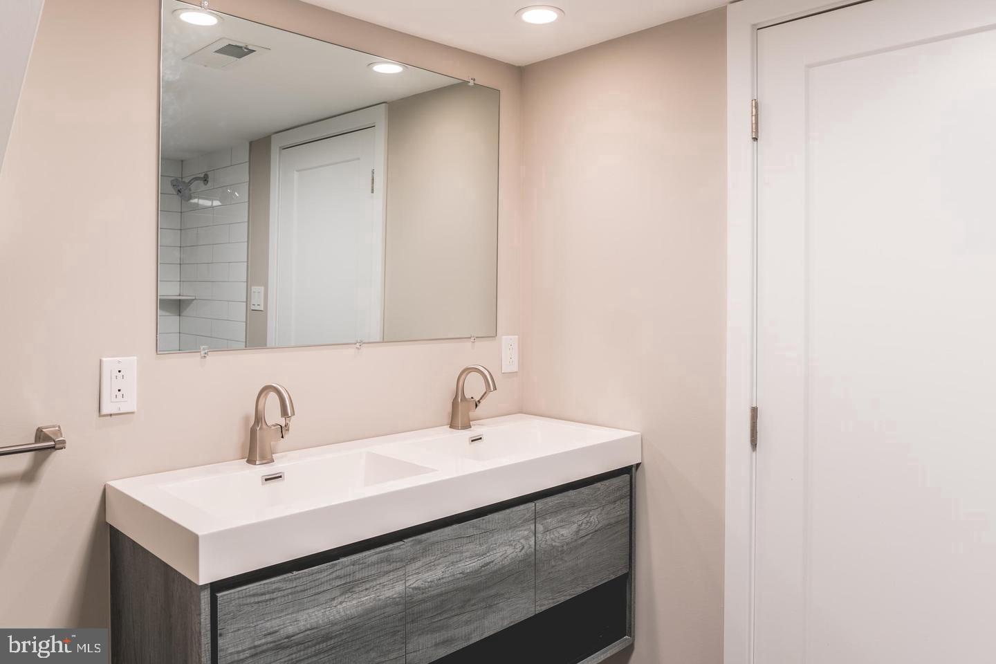 FAIRMOUNT - Residential Lease