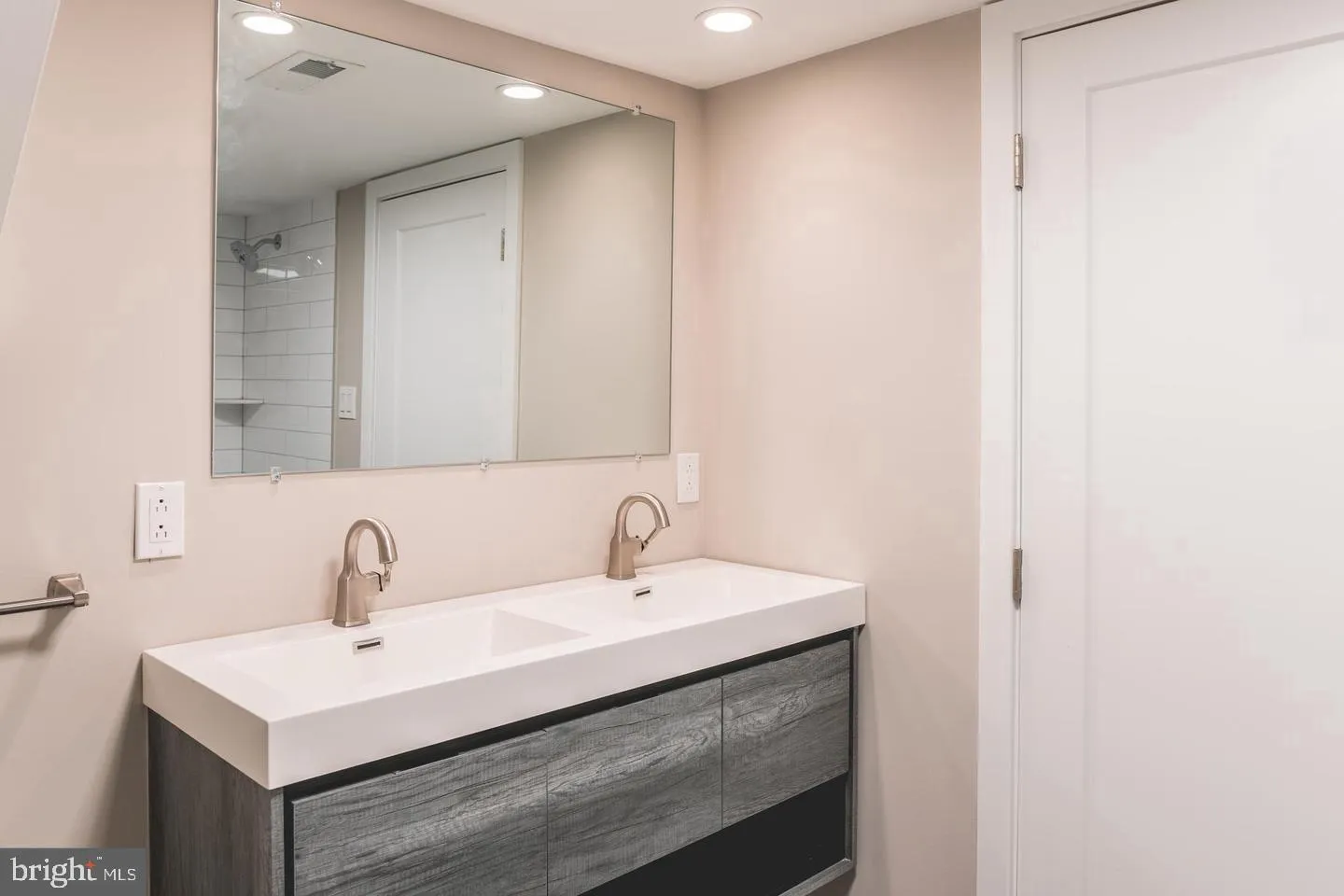 Philadelphia, Pennsylvania 19130, United States, 2 Bedrooms Bedrooms, ,2 BathroomsBathrooms,Residential,Active,106759