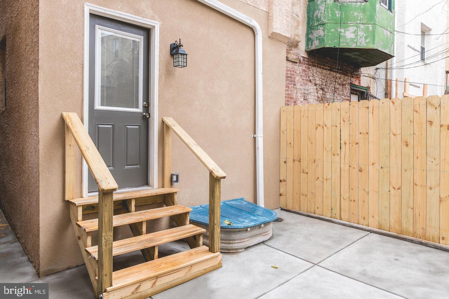 FAIRMOUNT - Residential Lease