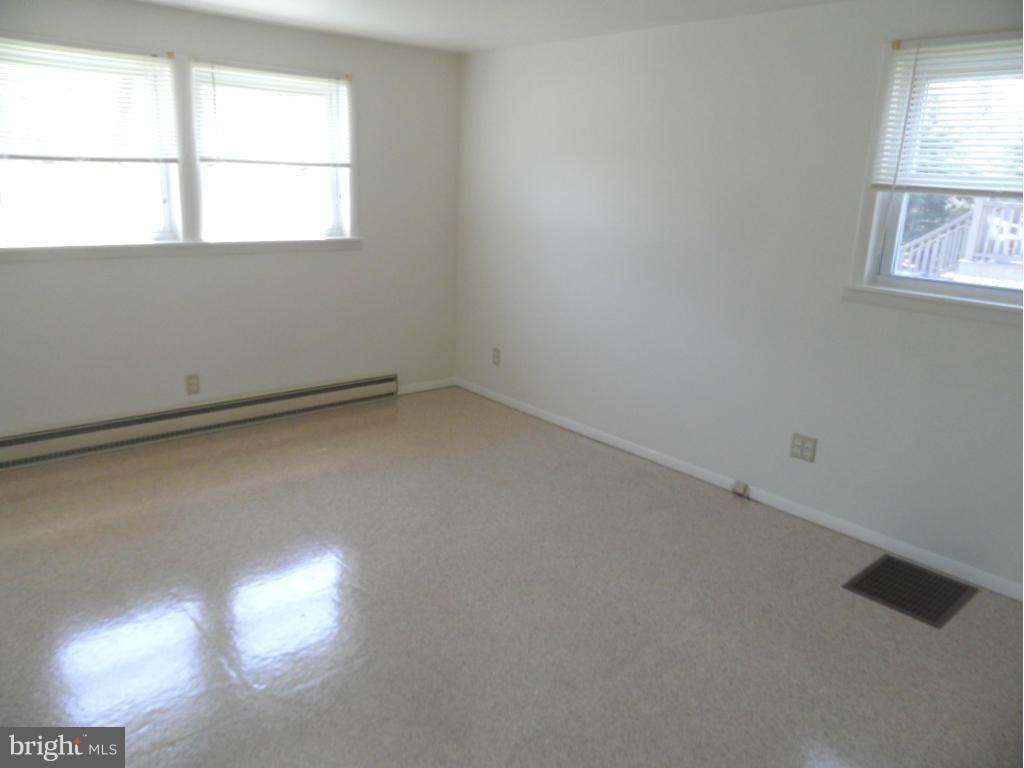 BOWLEYS QUARTERS - Residential Lease