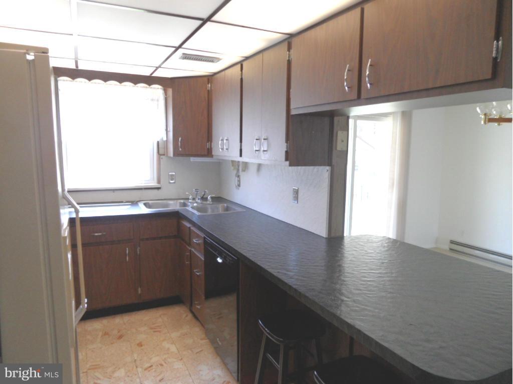 BOWLEYS QUARTERS - Residential Lease