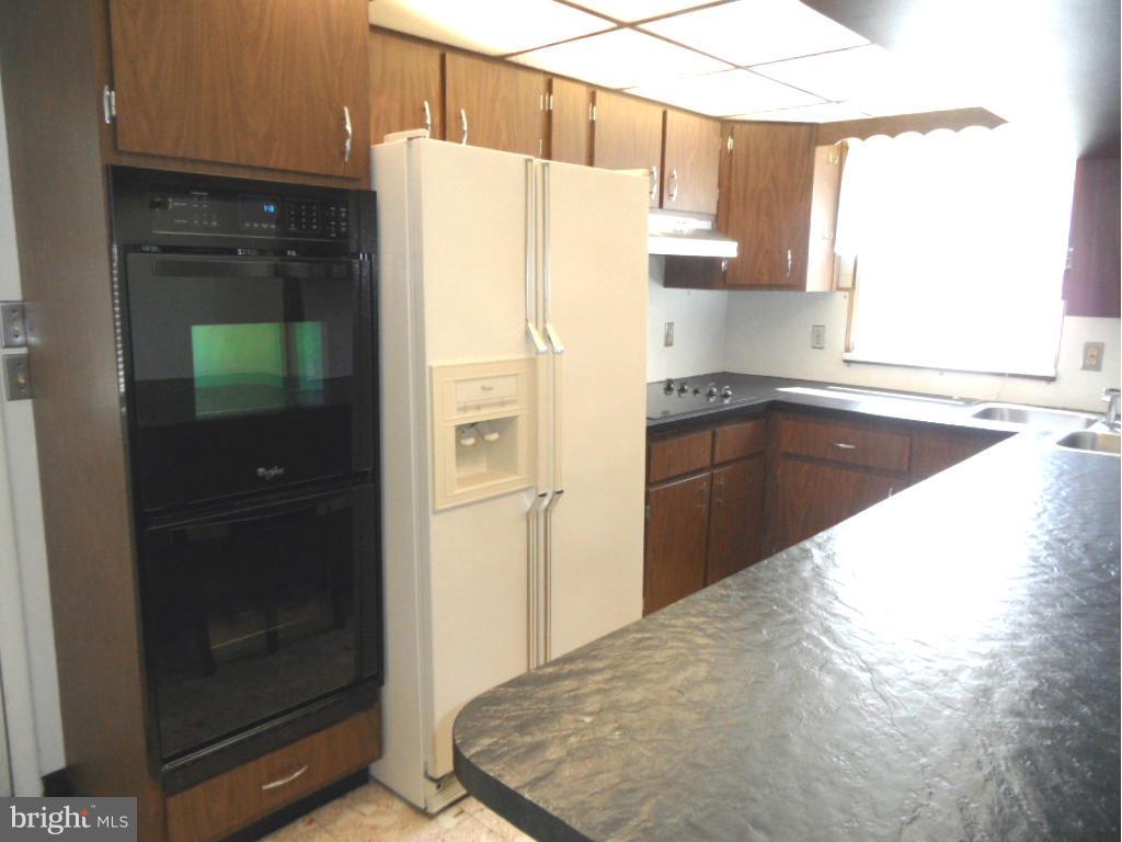 BOWLEYS QUARTERS - Residential Lease