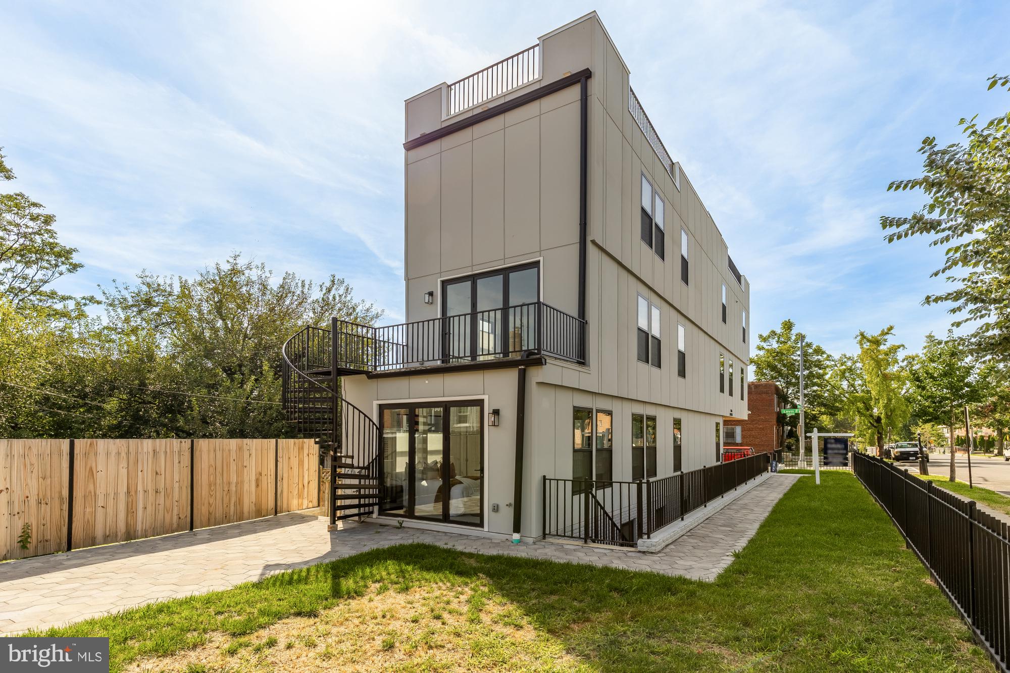 1516 LEVIS STREET NE 2