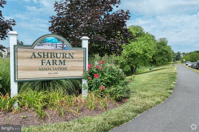 ASHBURN FARM - Residential