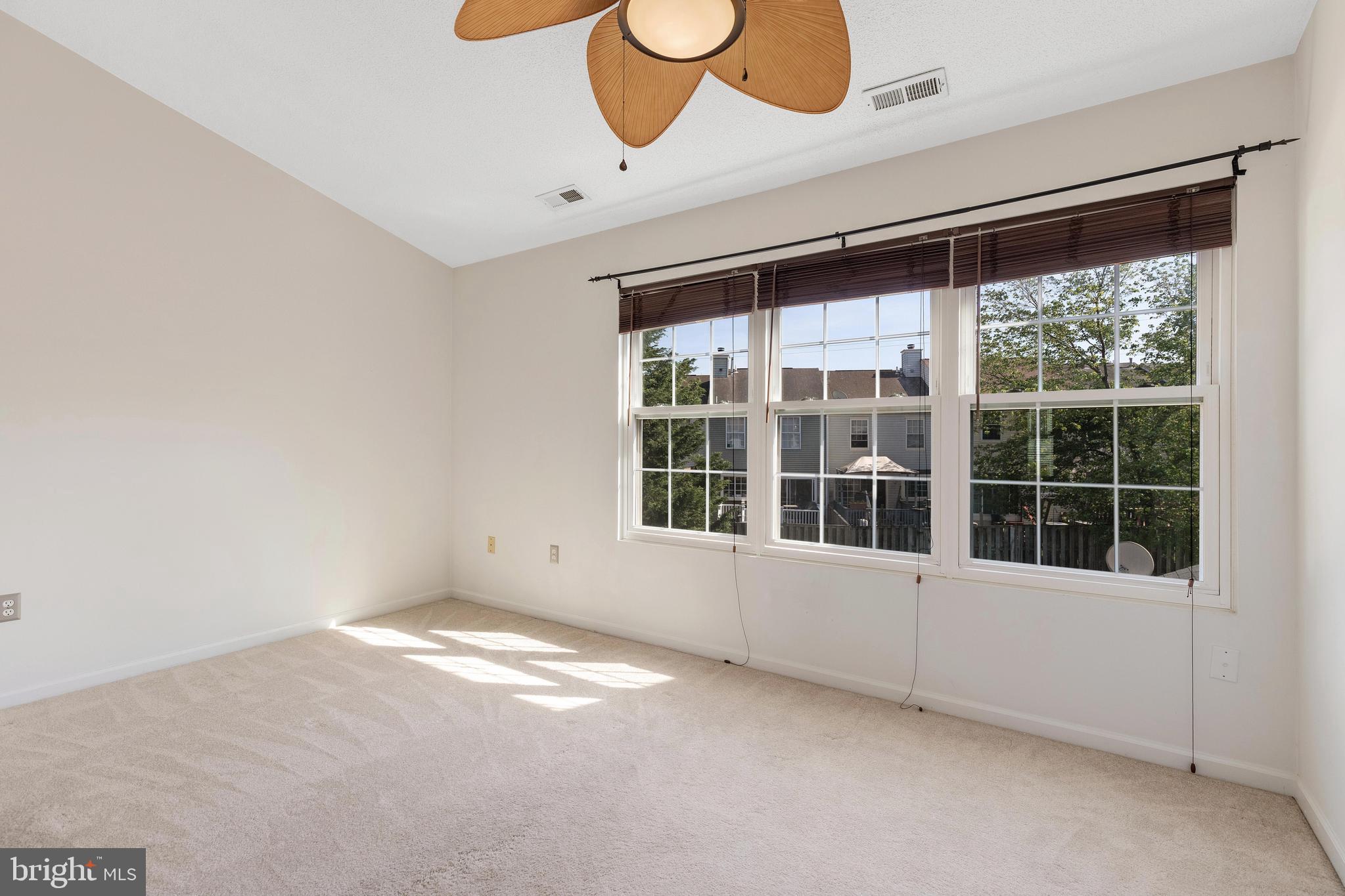 LANDSDOWNE - Residential Lease