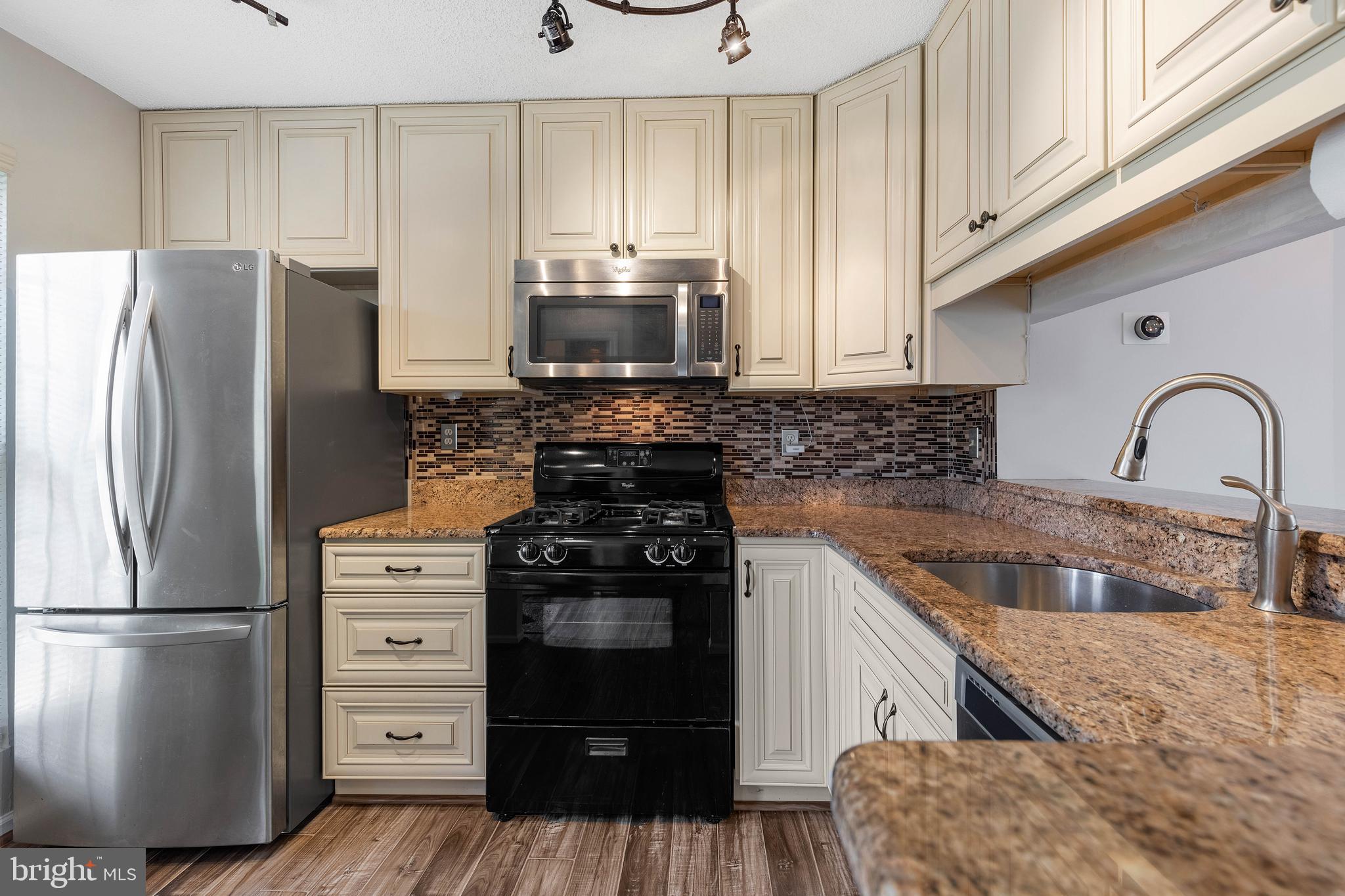 LANDSDOWNE - Residential Lease