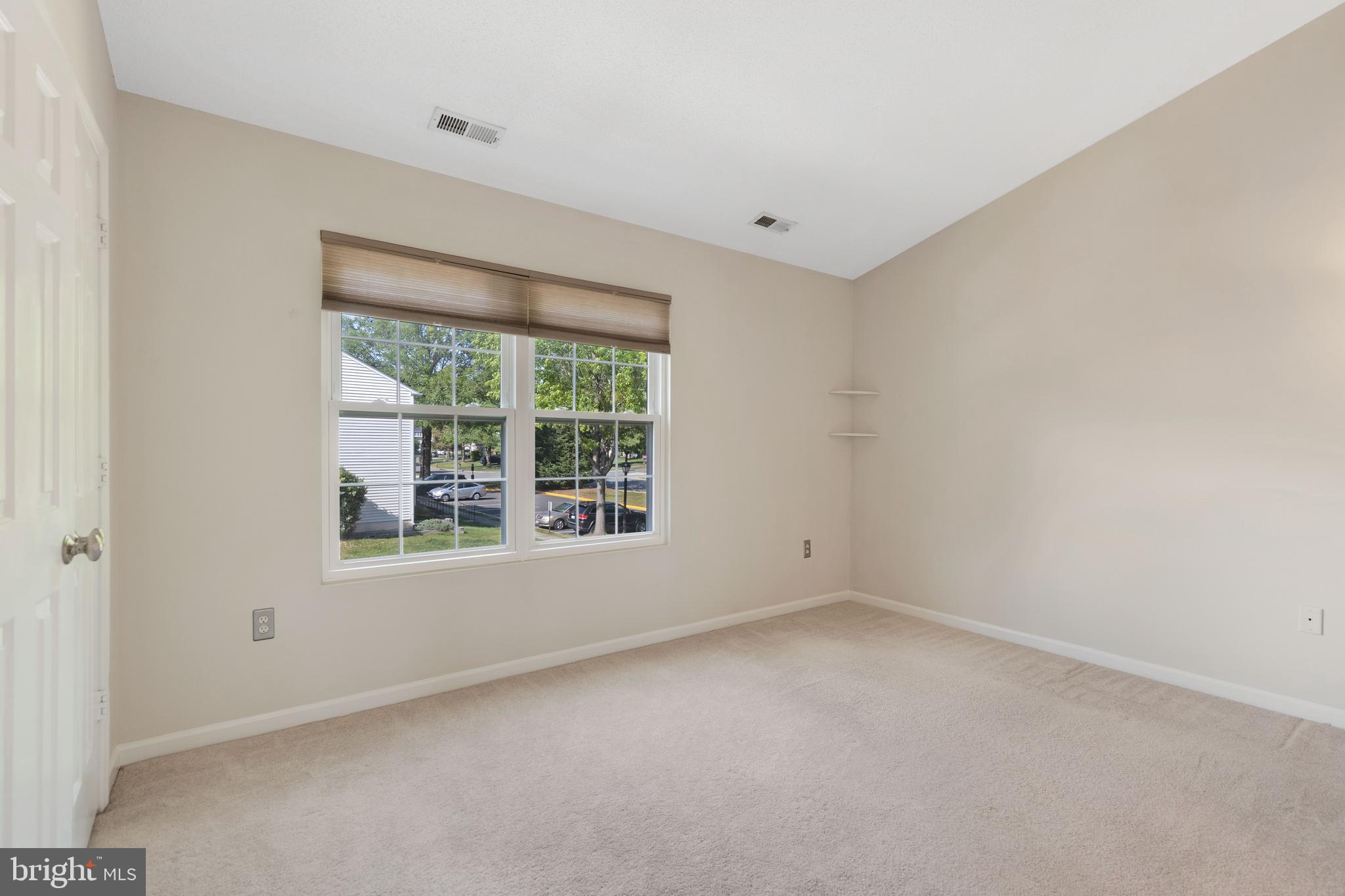 LANDSDOWNE - Residential Lease