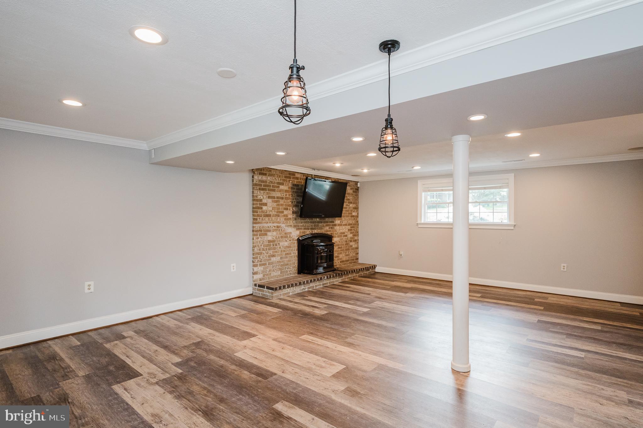 OAKMONT - Residential Lease