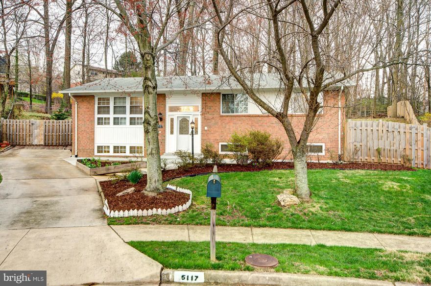 Owner meticulously maintained. Updated Kitchen,& Baths. This sunny split foyer offers 4 bdrms, 3 full bth is located on a quiet cul-de-sac in sought after Kings Park West. Move in ready. SS appliances, New Hvac, New roof insulation & ceiling.  Deck w/ wood stove and privacy fencing w/ huge landscaped backyard w/ large shed for extra storage or handyman shop. Express Bus by to Pentagon/DC