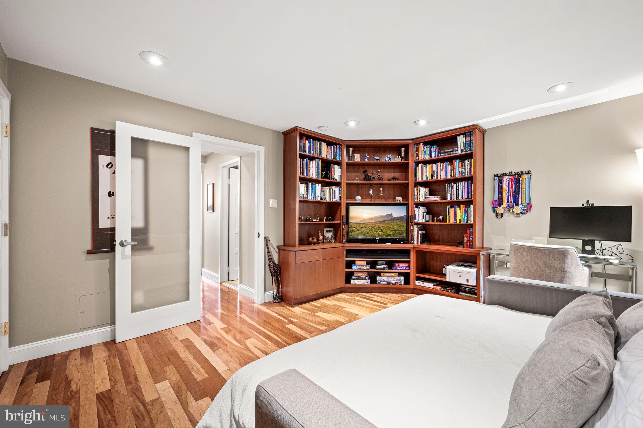 SOCIETY HILL - Residential