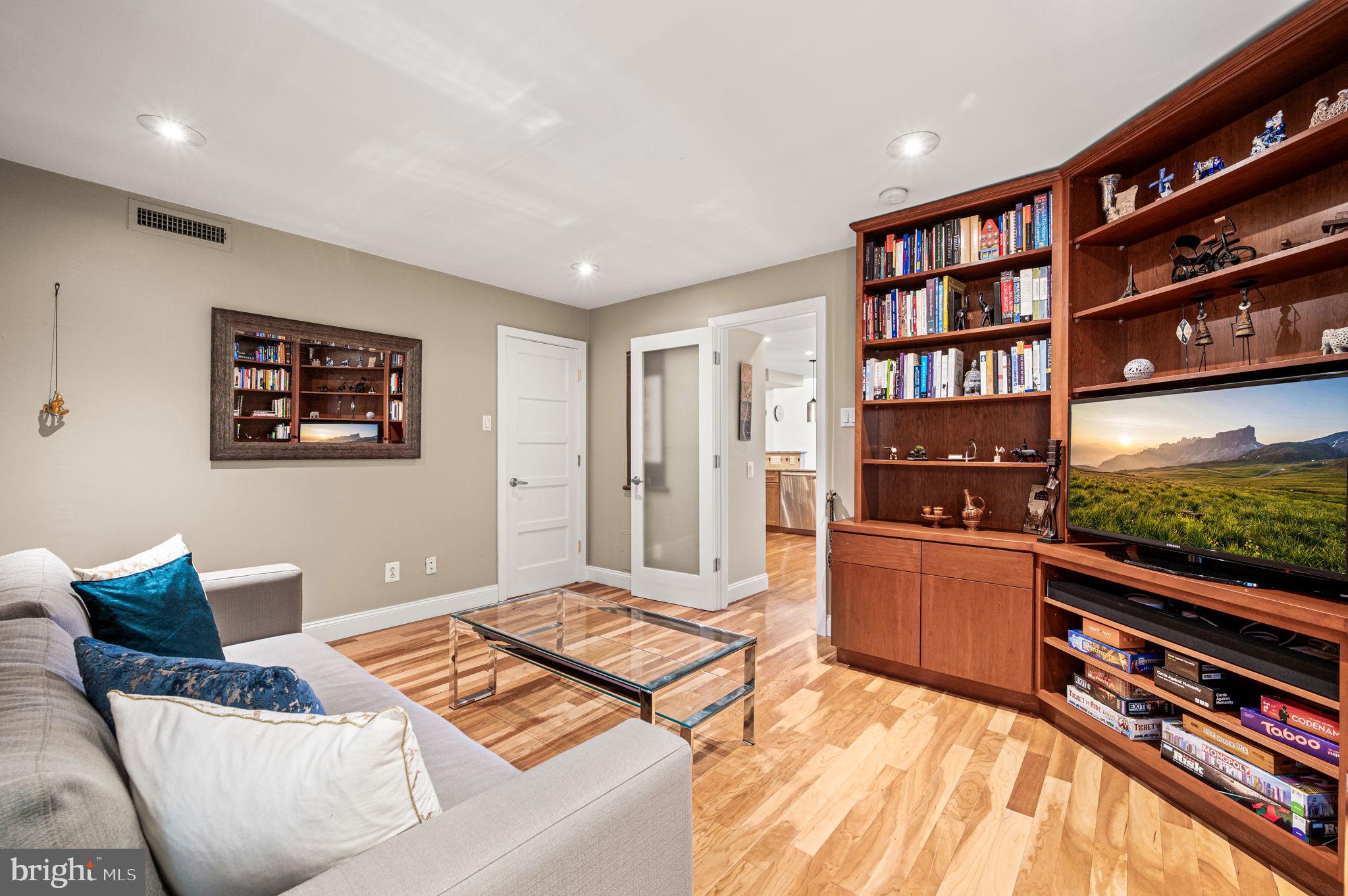 SOCIETY HILL - Residential