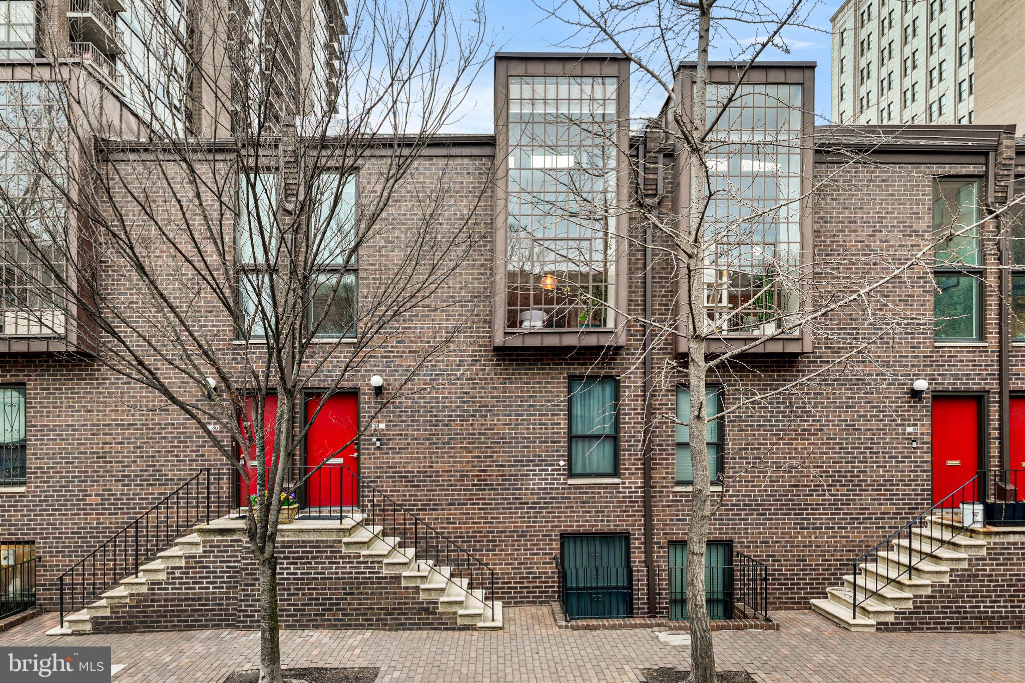 38 SAINT JAMES COURT