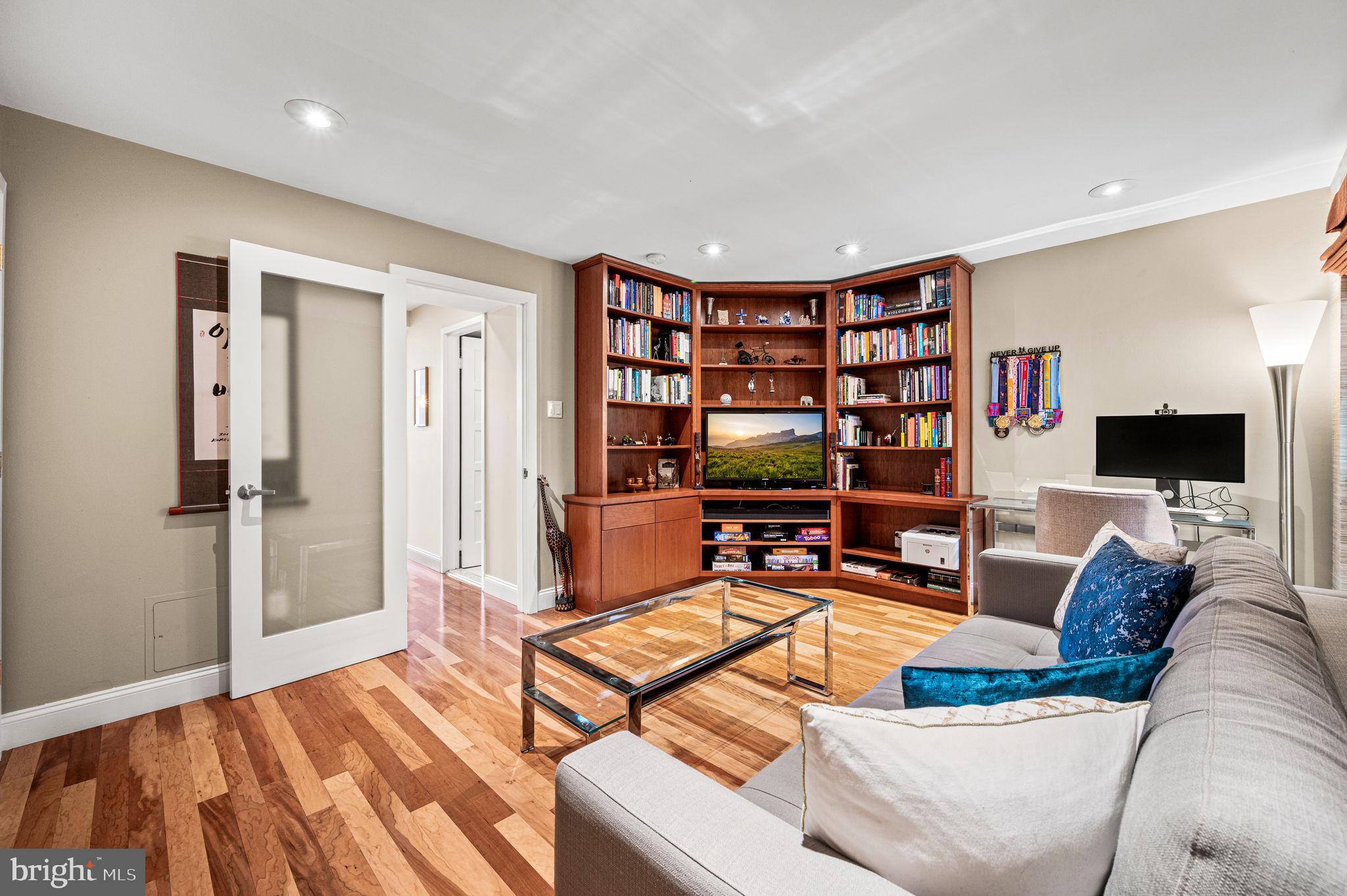 SOCIETY HILL - Residential