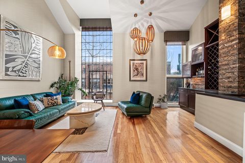 Condo For Sale - 38 Saint James Court<br/> PHILADELPHIA, PA 19106