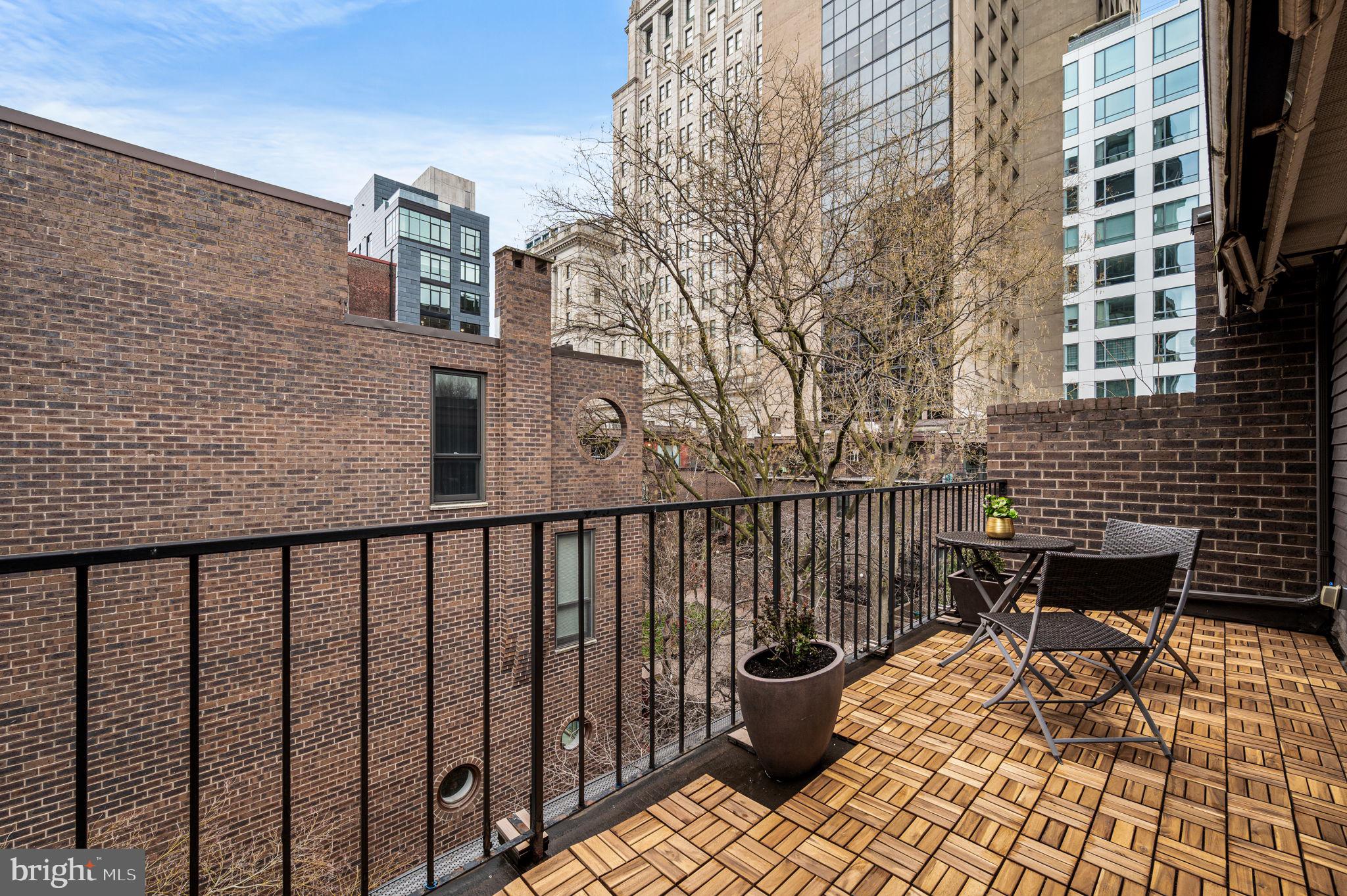 SOCIETY HILL - Residential