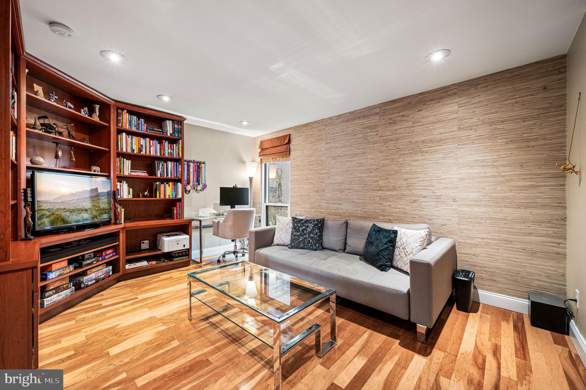 SOCIETY HILL - Residential