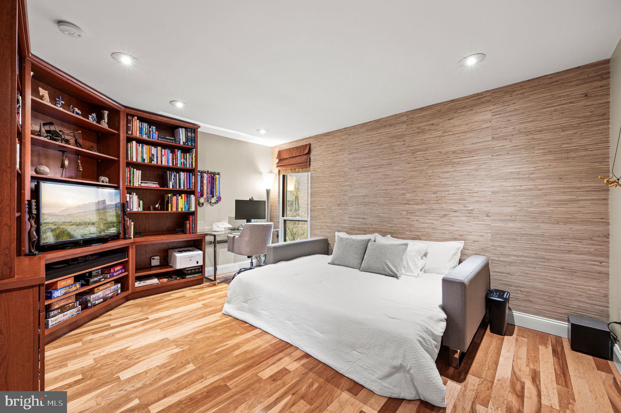 SOCIETY HILL - Residential