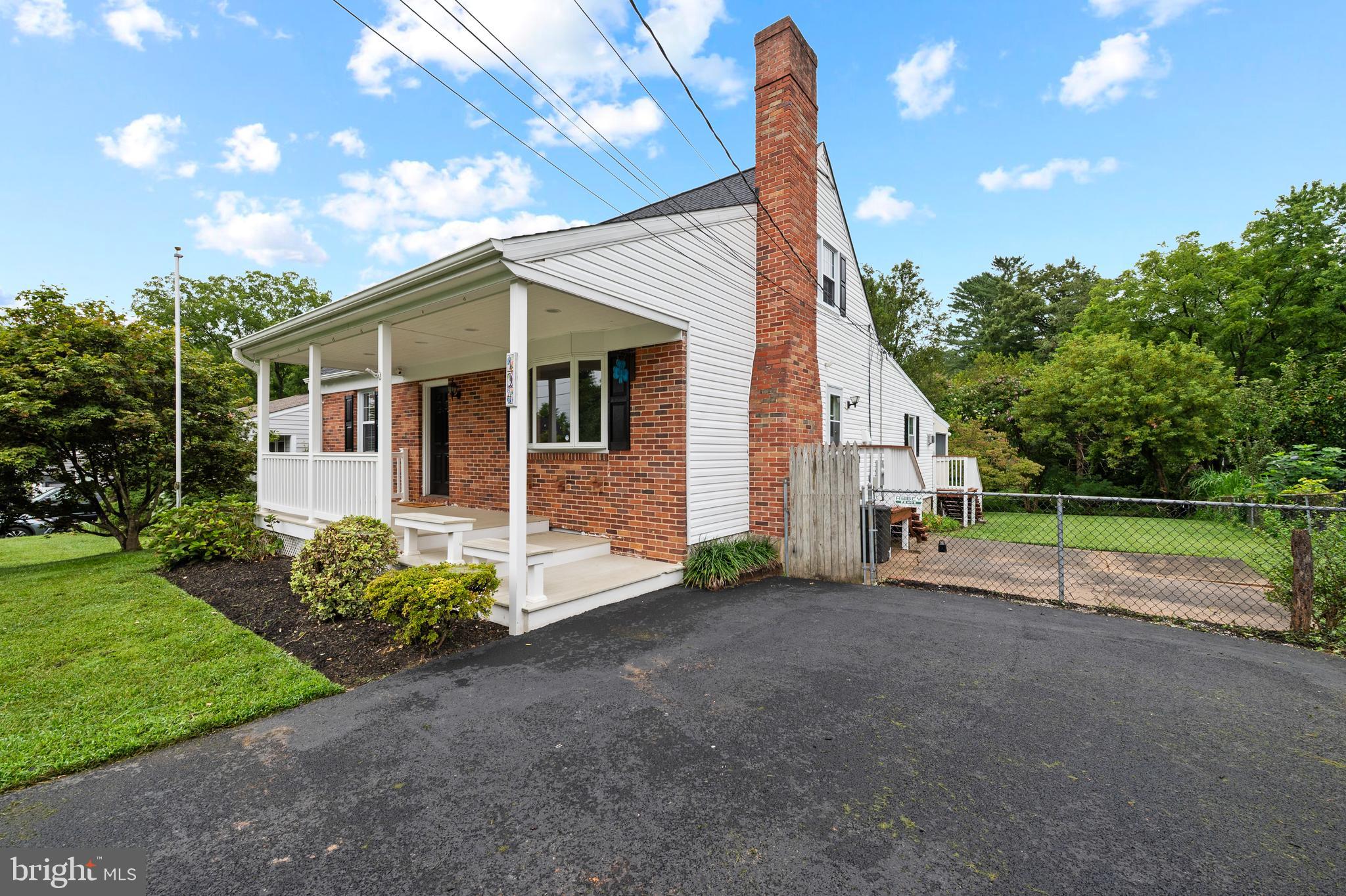 104 GLENMOORE AVENUE
