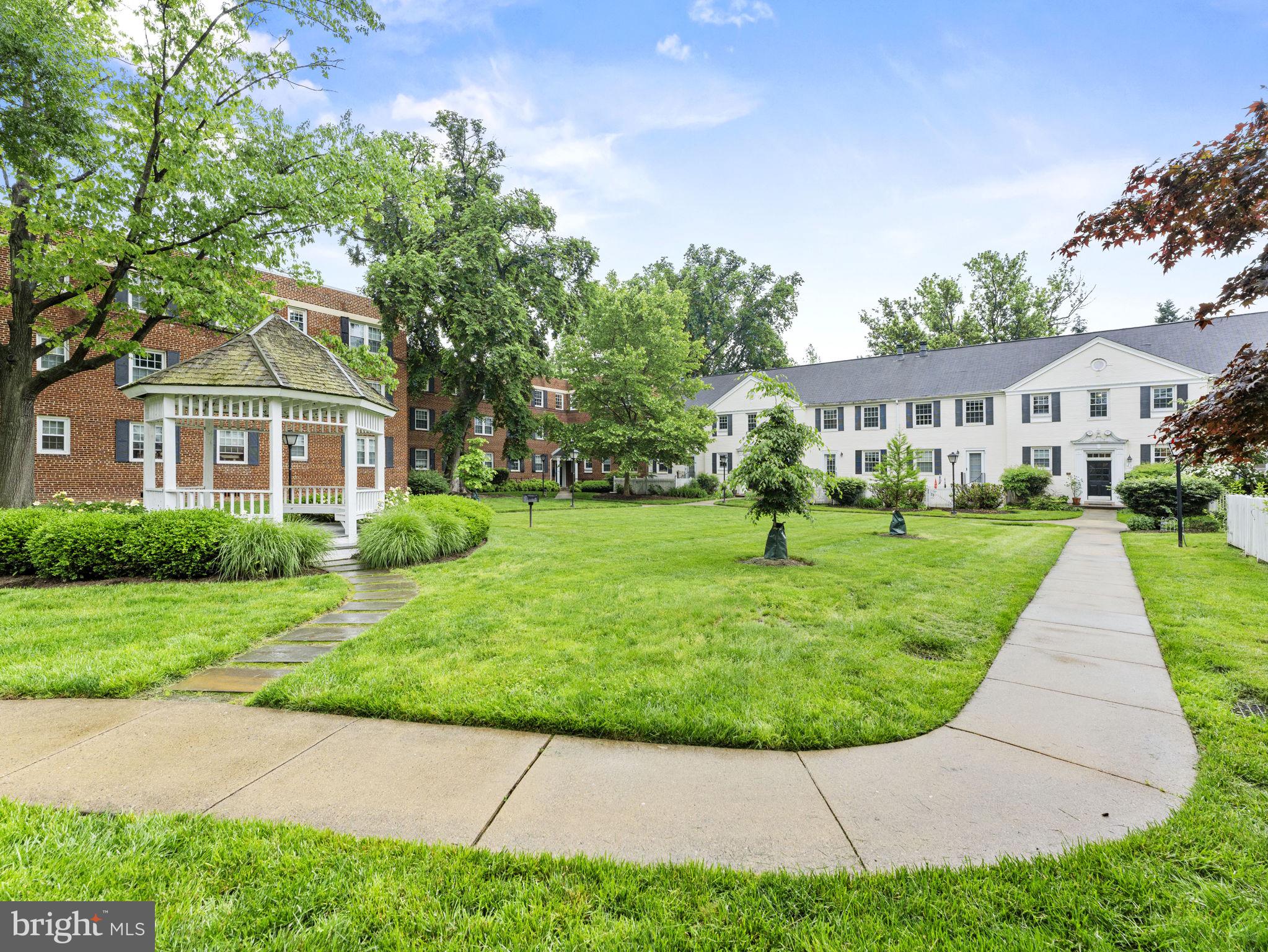 COMMONS OF ARLINGTON - Residential