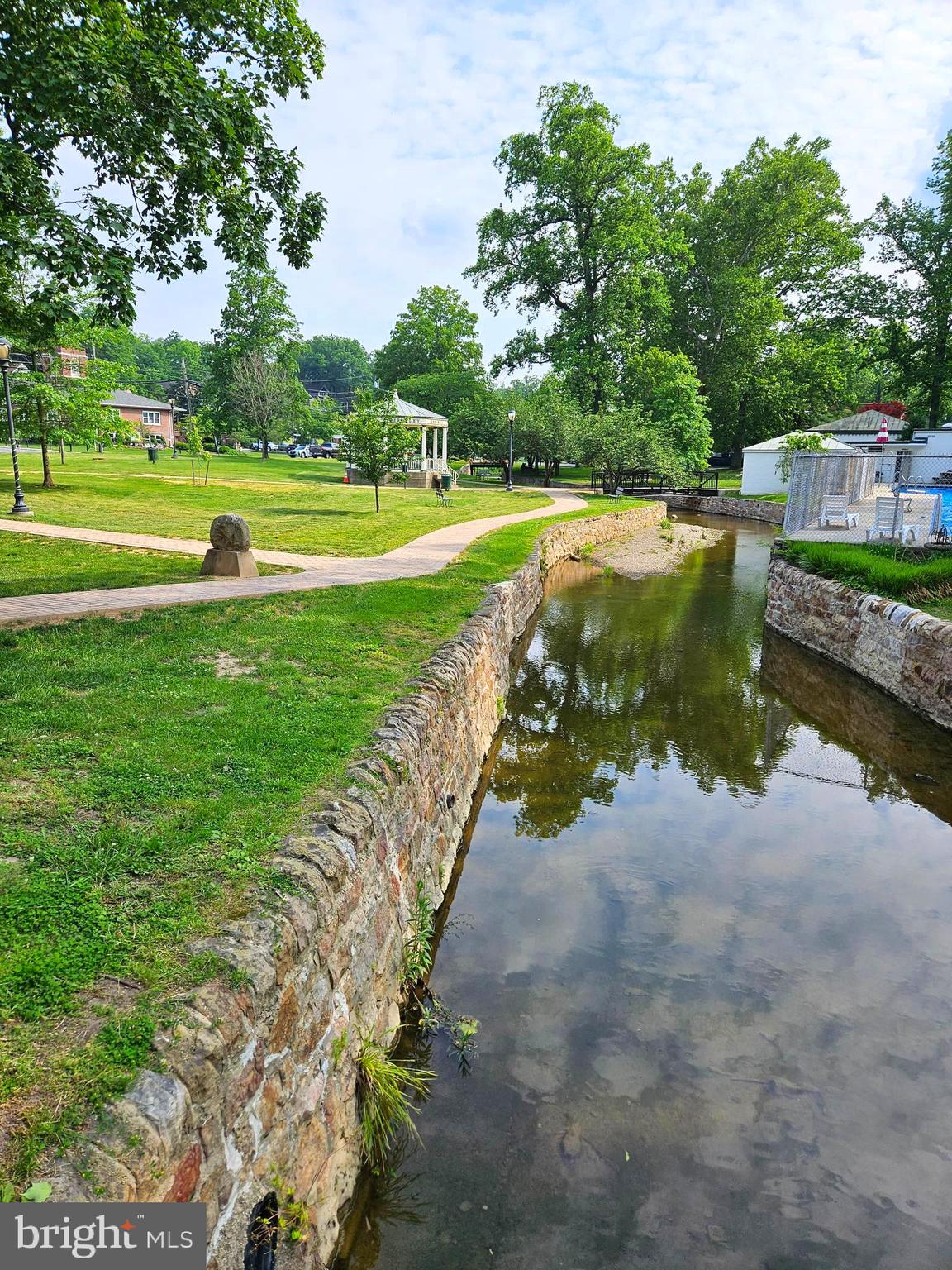 BERKELEY SPRINGS CORPORATION - Commercial Lease