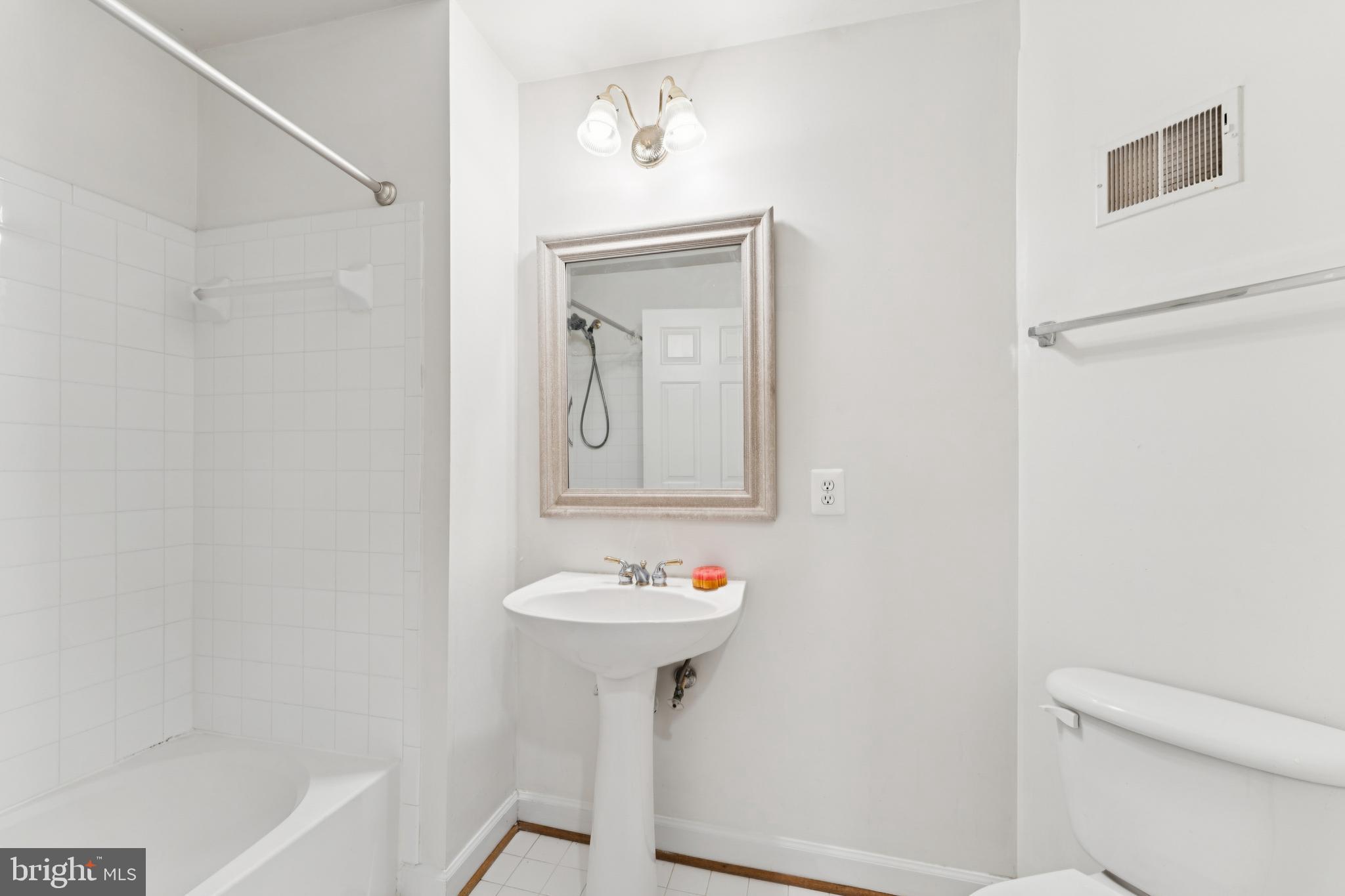 POTOMAC CHASE - Residential Lease