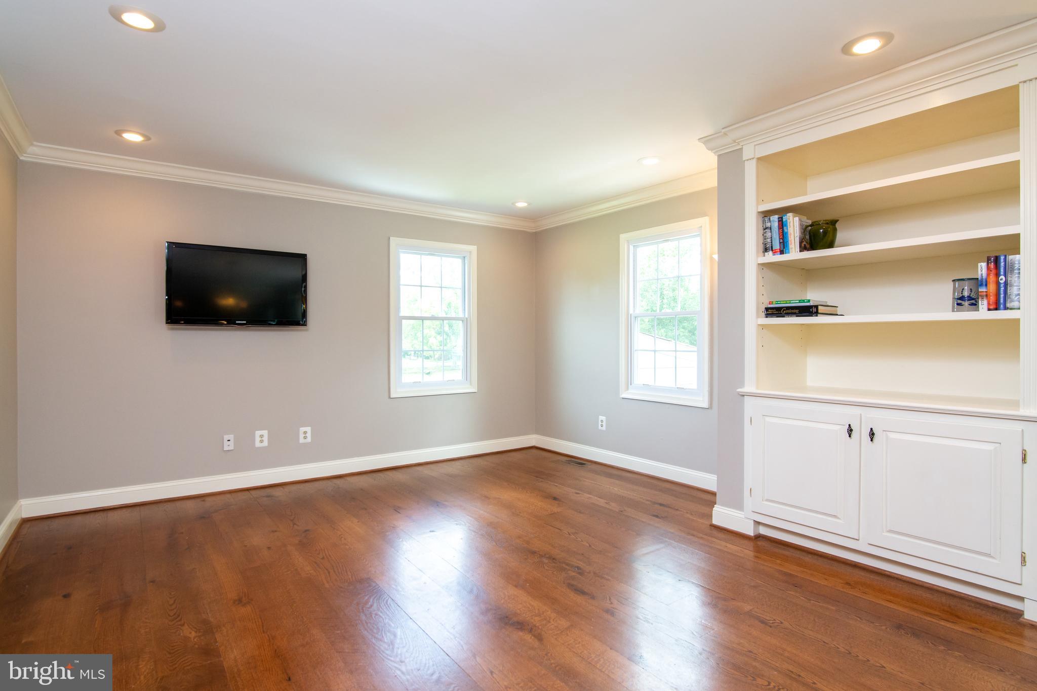 WHITEHALL BEACH - Residential