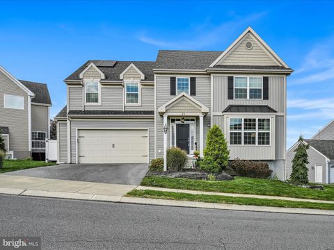 Photo of 29 Breeze Way, Lancaster, PA 17602 (MLS # PALA2058442)