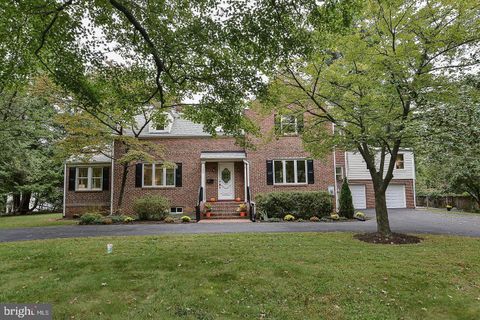 208 GLEN AVENUE SW VIENNA VA 22180