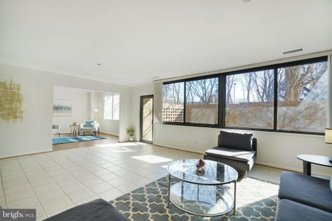 Photo of 3713 S George Mason Drive #T5W, FALLS CHURCH, VA 22041 (MLS # VAFX2321652)